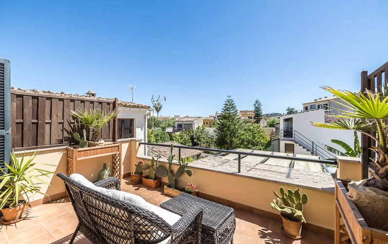 Stilvoll renoviertes Stadthaus mit Garten, Garage und Poolprojekt in Alaró