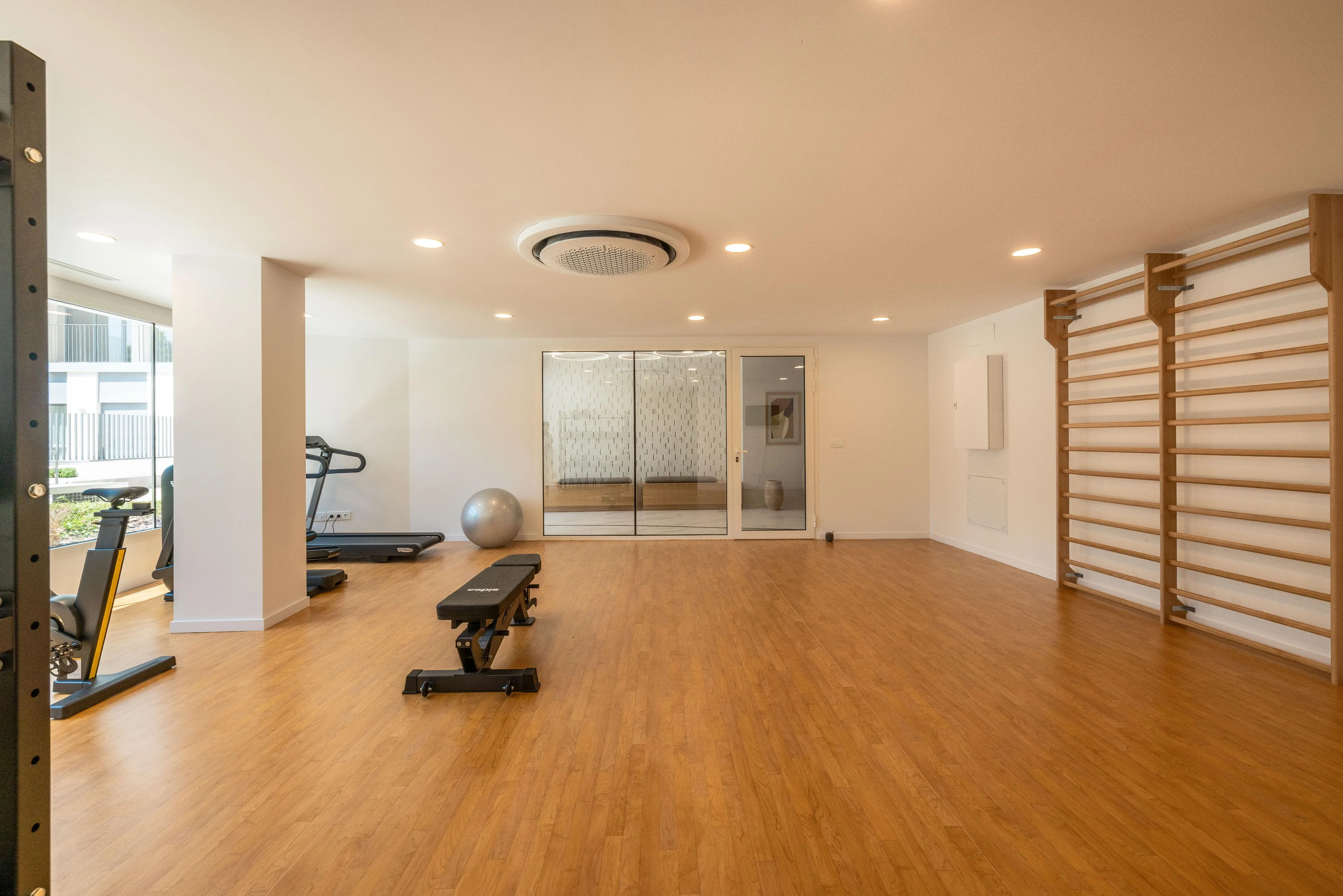 Brandnew apartment with parking, terrace, community pool, and gym in Nou Llevant-8