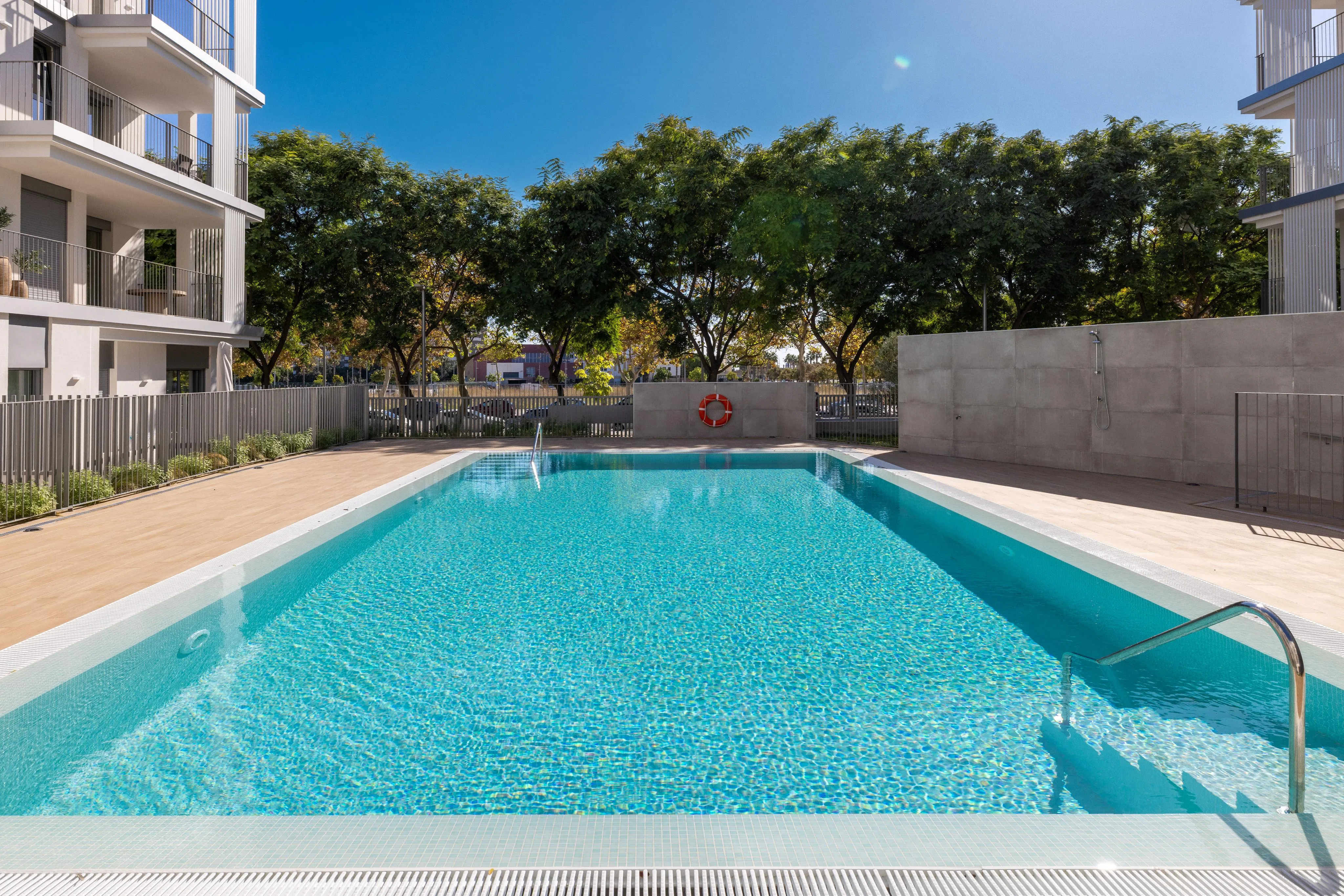 Nova construcció: planta baixa amb terrassa, pàrquing, piscina comunitària i gimnàs a Nou Llevant-1