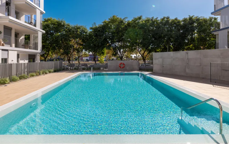 Nova construcció: planta baixa amb terrassa, pàrquing, piscina comunitària i gimnàs a Nou Llevant