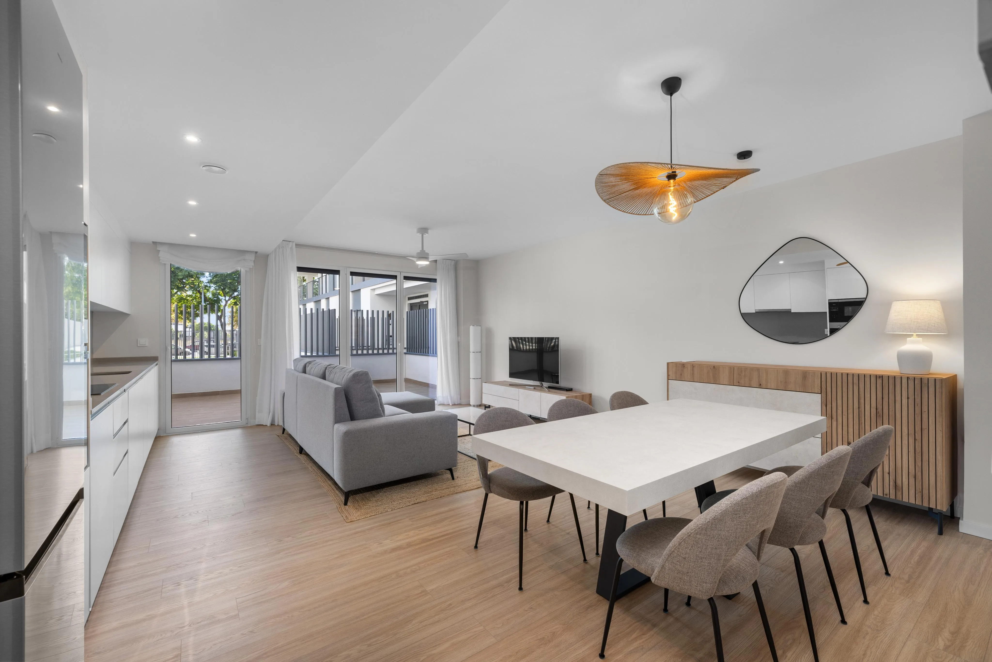 Nova construcció: planta baixa amb terrassa, pàrquing, piscina comunitària i gimnàs a Nou Llevant-2