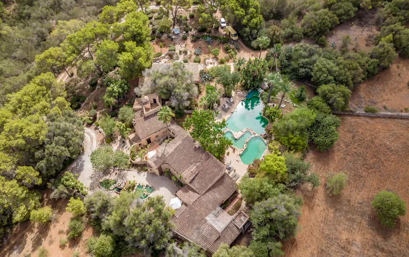 Conjunto de propiedades con licencia de alquiler