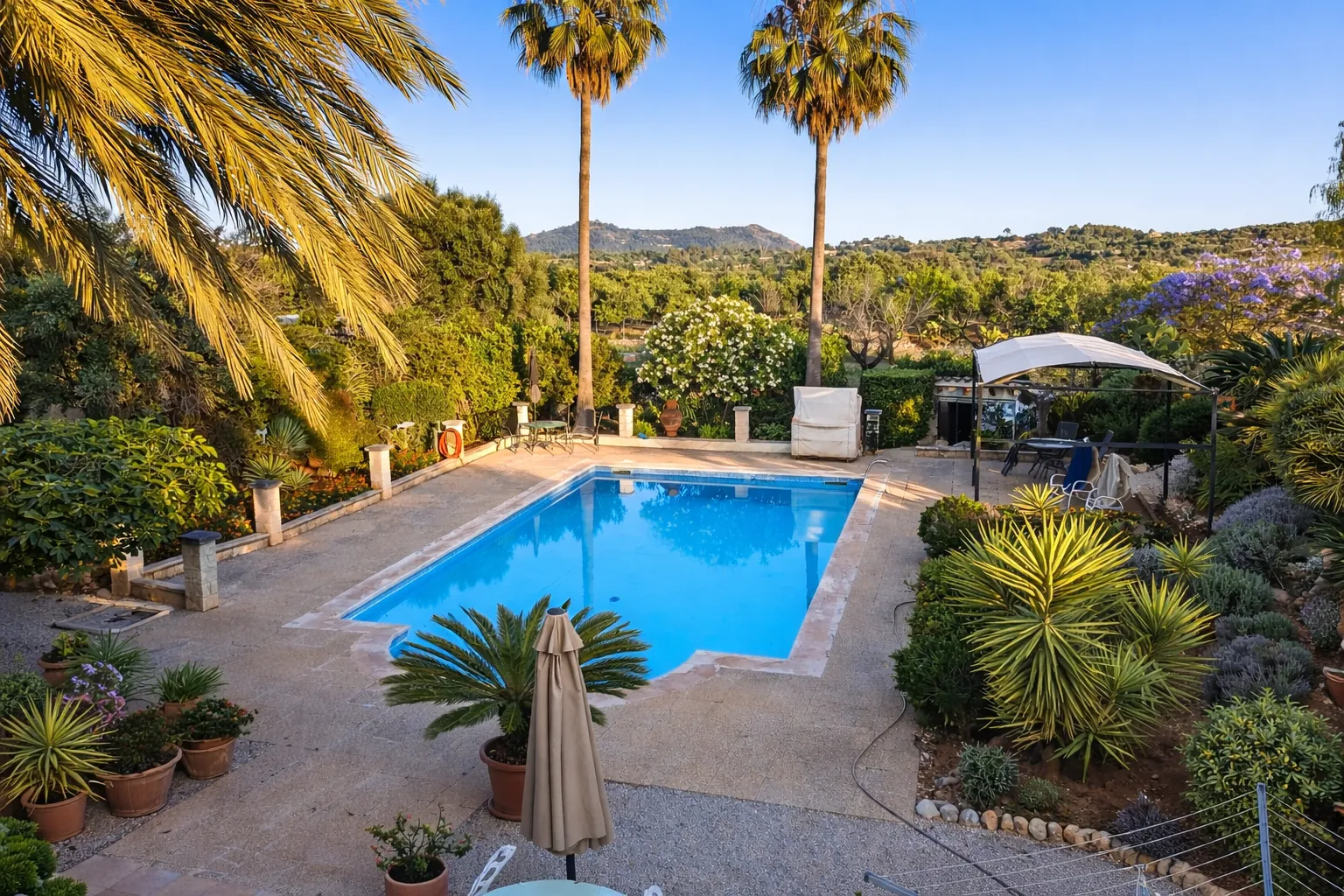 Finca mit großzügigem Pool und Bergblick in Selva-2