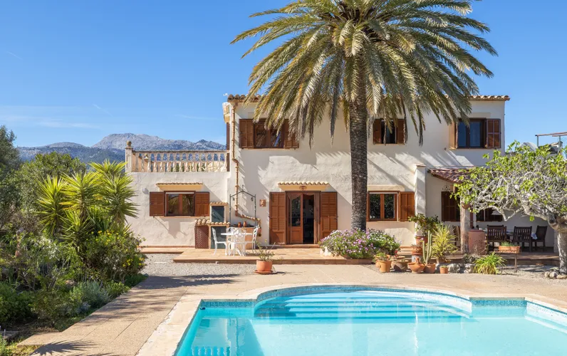 Finca de bien-être avec grande piscine et vue sur la montagne à Selva