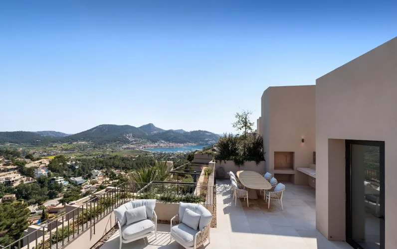 Casa moderna amb impressionants vistes al port