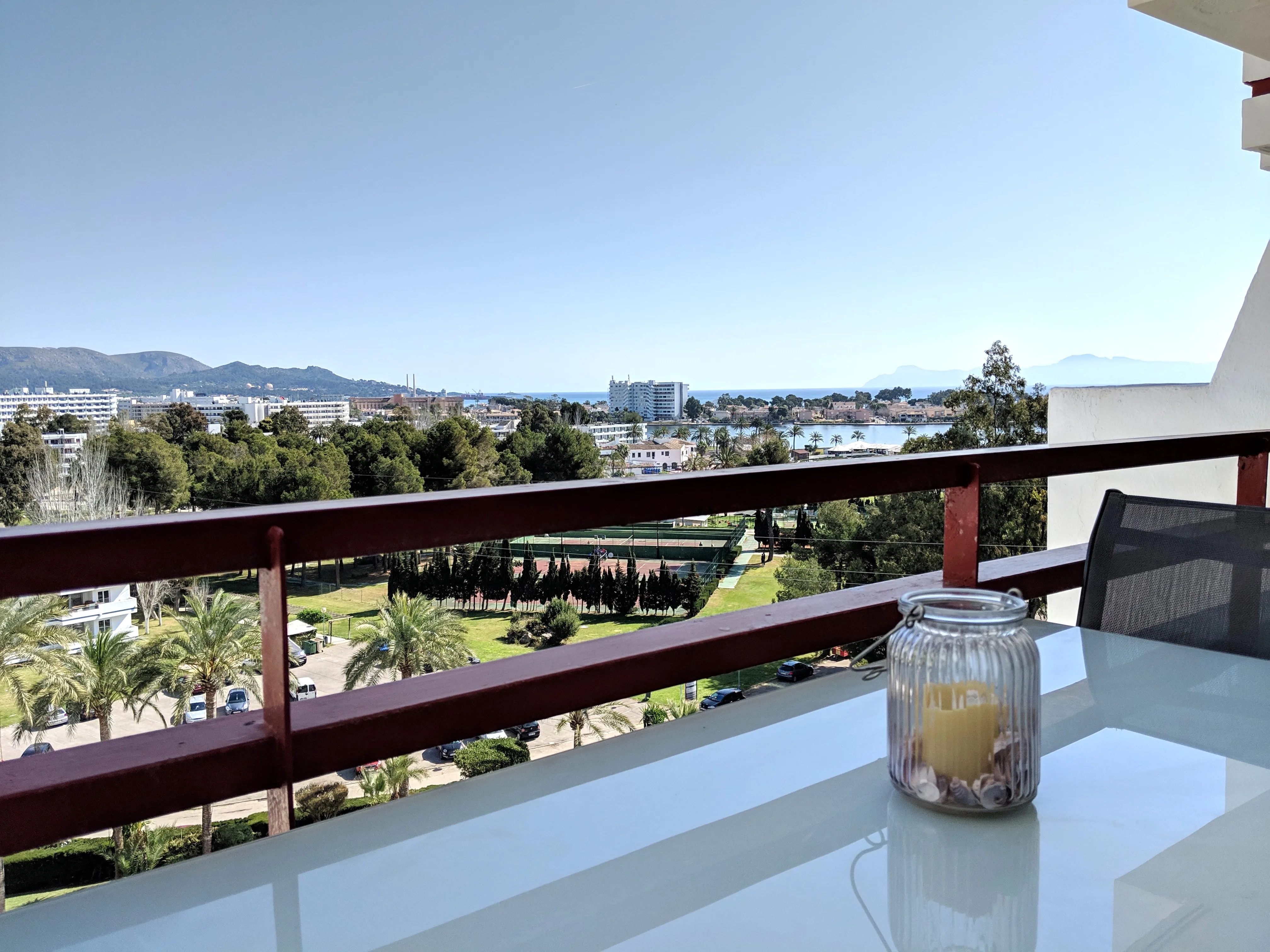 ¡Listo para entrar a vivir! Estudio de 1 dormitorio con impresionantes vistas al mar-3