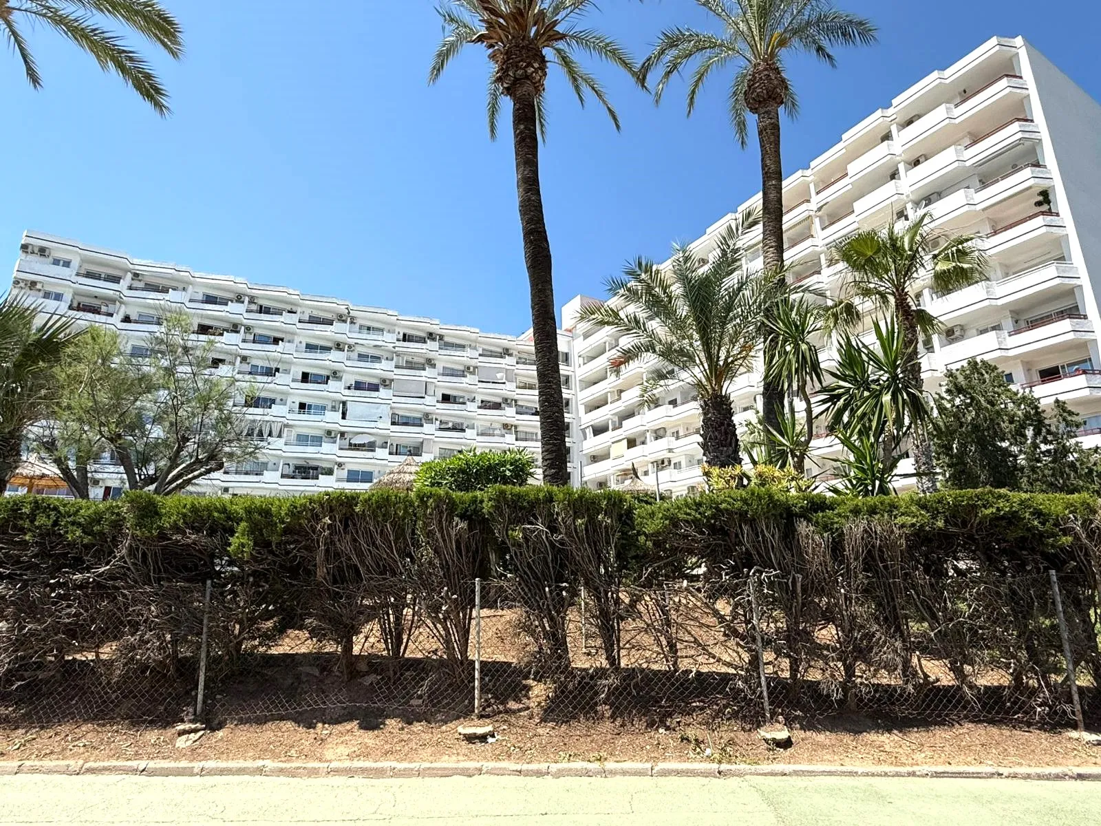 ¡Listo para entrar a vivir! Estudio de 1 dormitorio con impresionantes vistas al mar-8