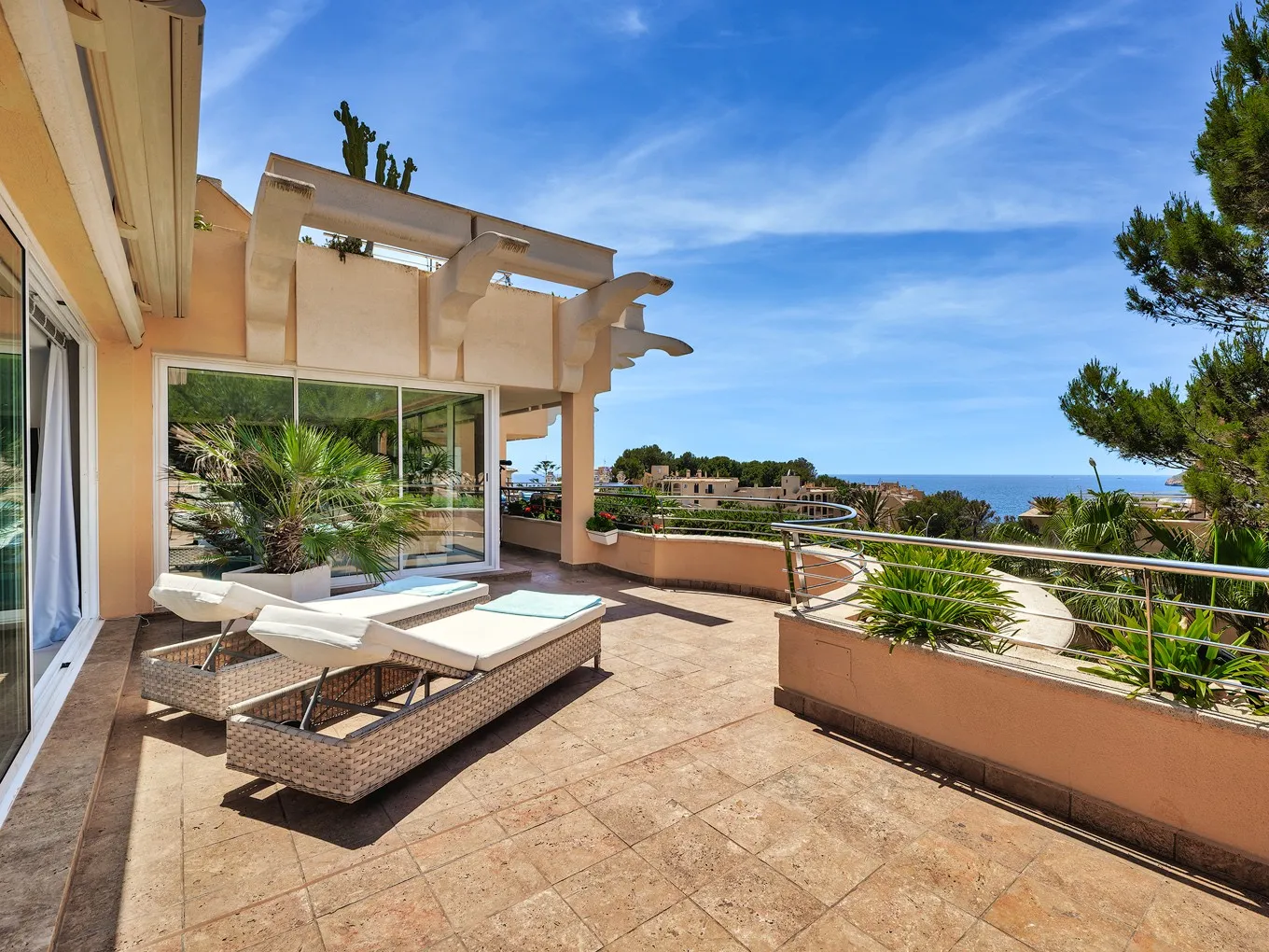 Renoviertes Penthouse mit atemberaubendem Meerblick-3