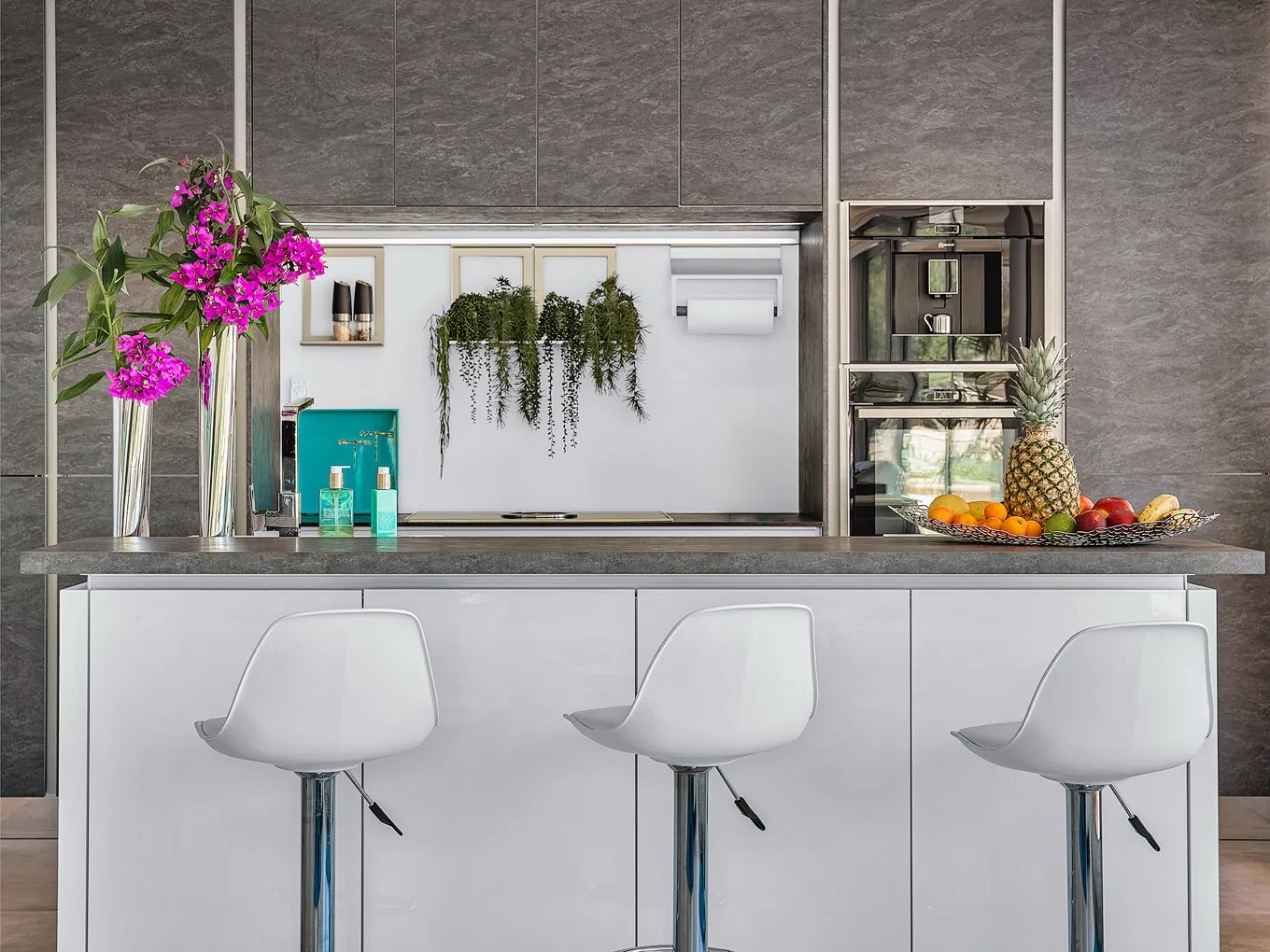 Renoveret penthouse med betagende havudsigt-8