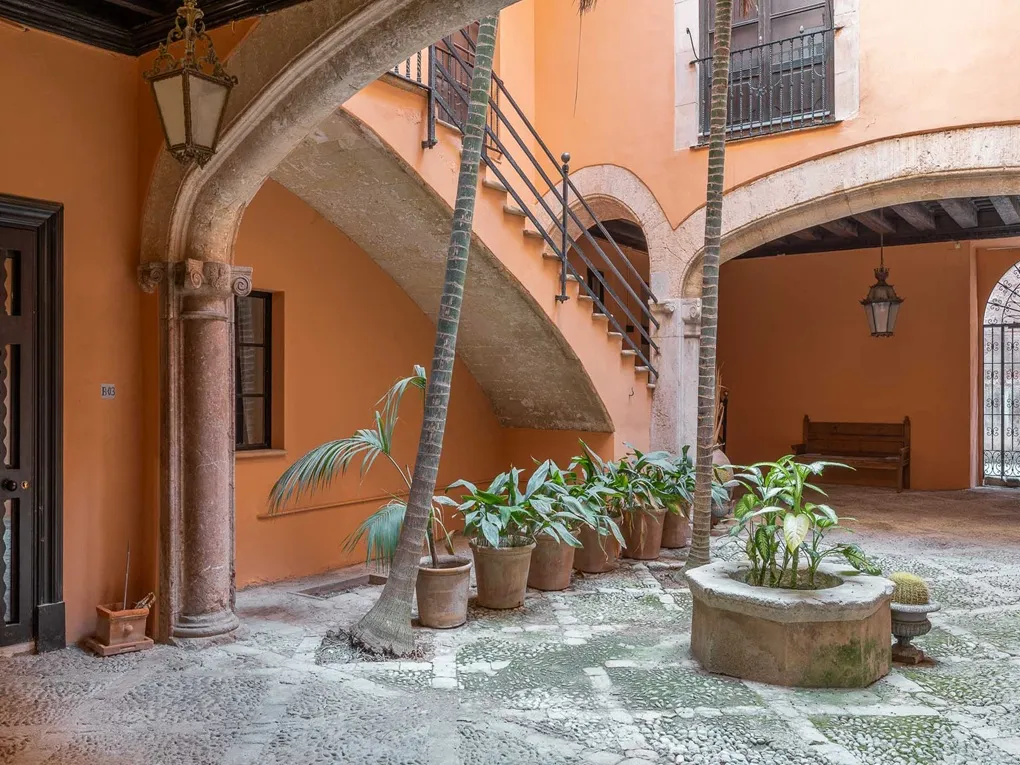 Exklusives, brandneues Erdgeschoss mit Außenbereich und privater Garage in einem historischen Palast - Santa Eulalia-3