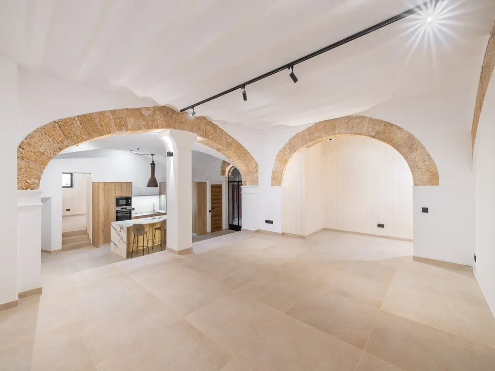 Exklusives, brandneues Erdgeschoss mit Außenbereich und privater Garage in einem historischen Palast - Santa Eulalia-2