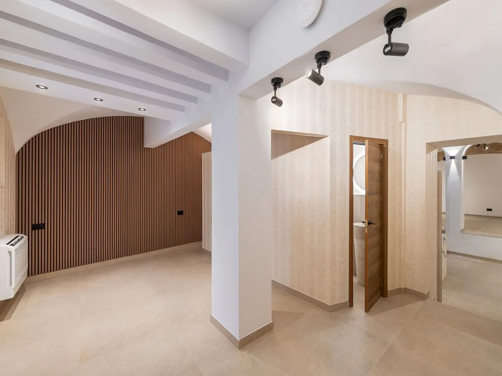 Eksklusiv, helt ny stueetage med udendørs område i et historisk palads - Santa Eulalia-8