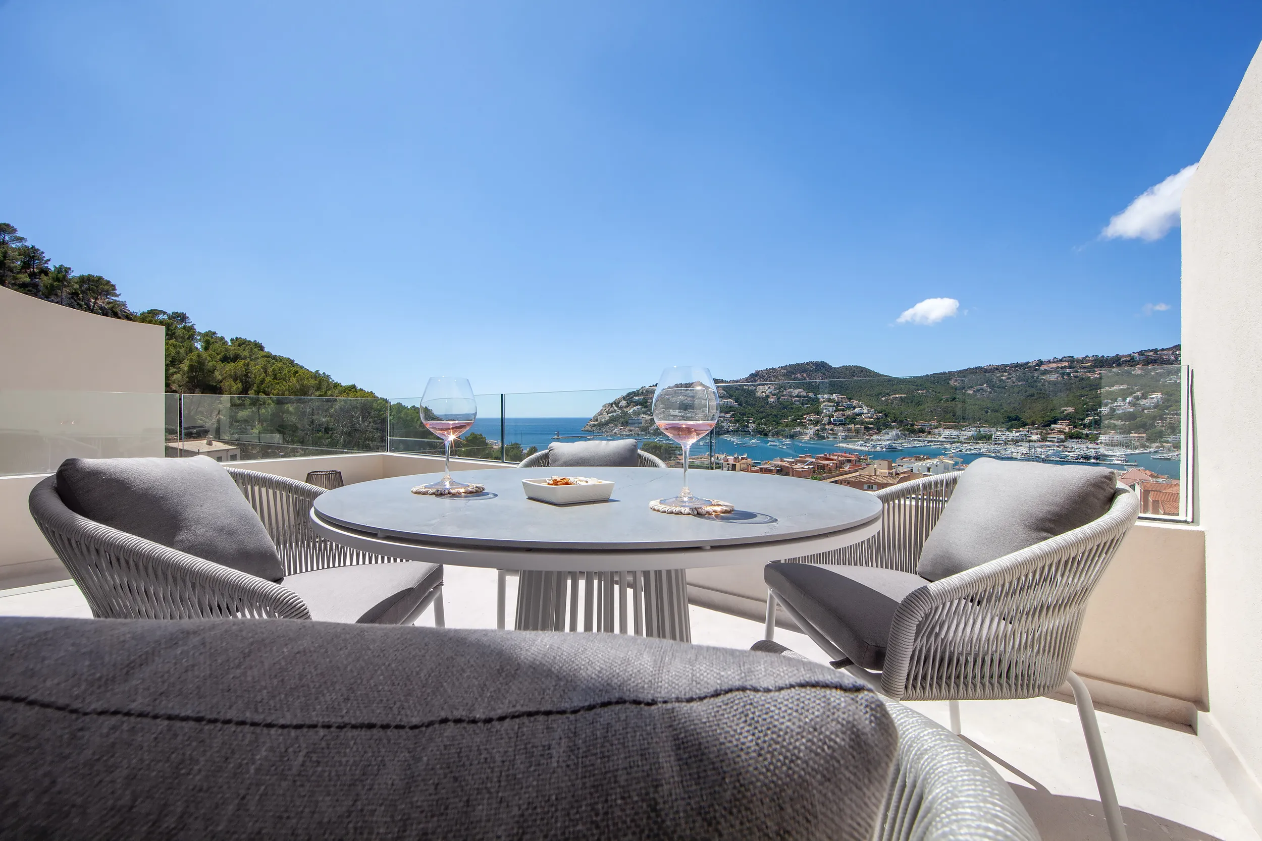 PUERTO BLANCO – Modern townhouse with Mediterranean flair-13