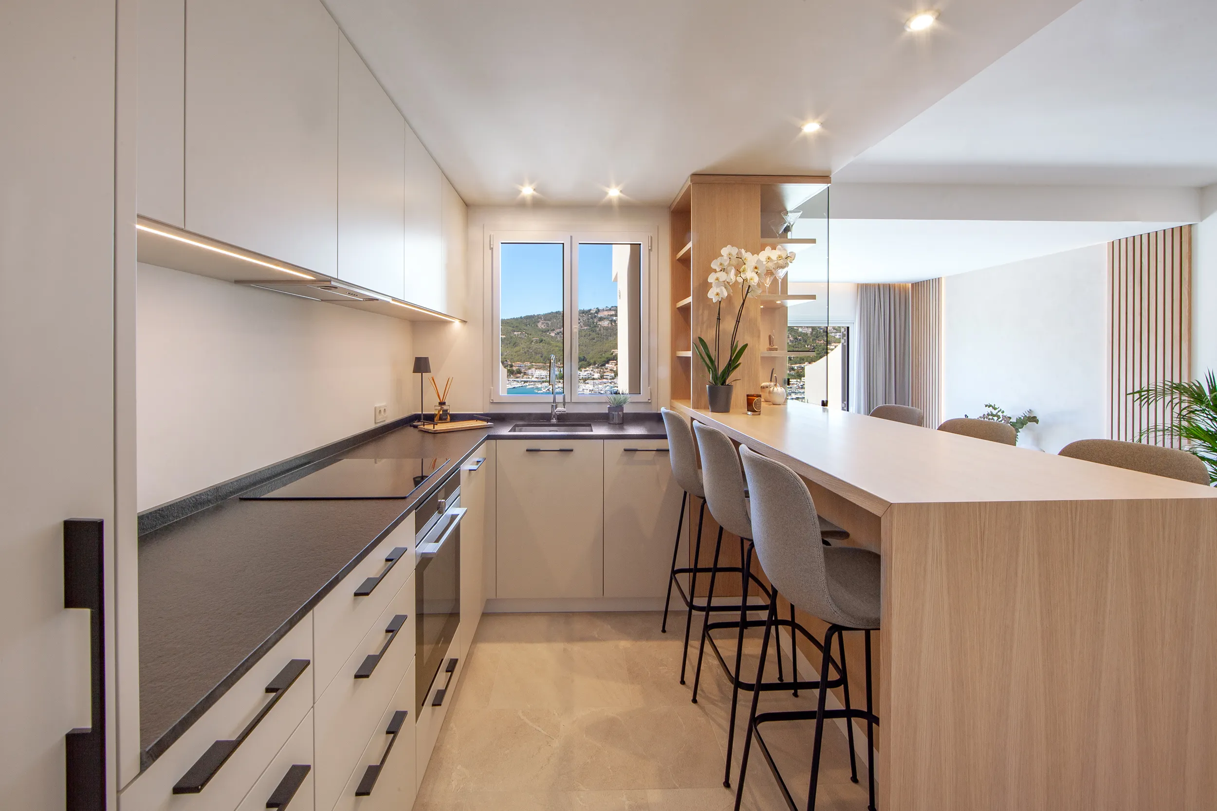 PORT BLANC – Casa adossada moderna amb estil mediterrani-4