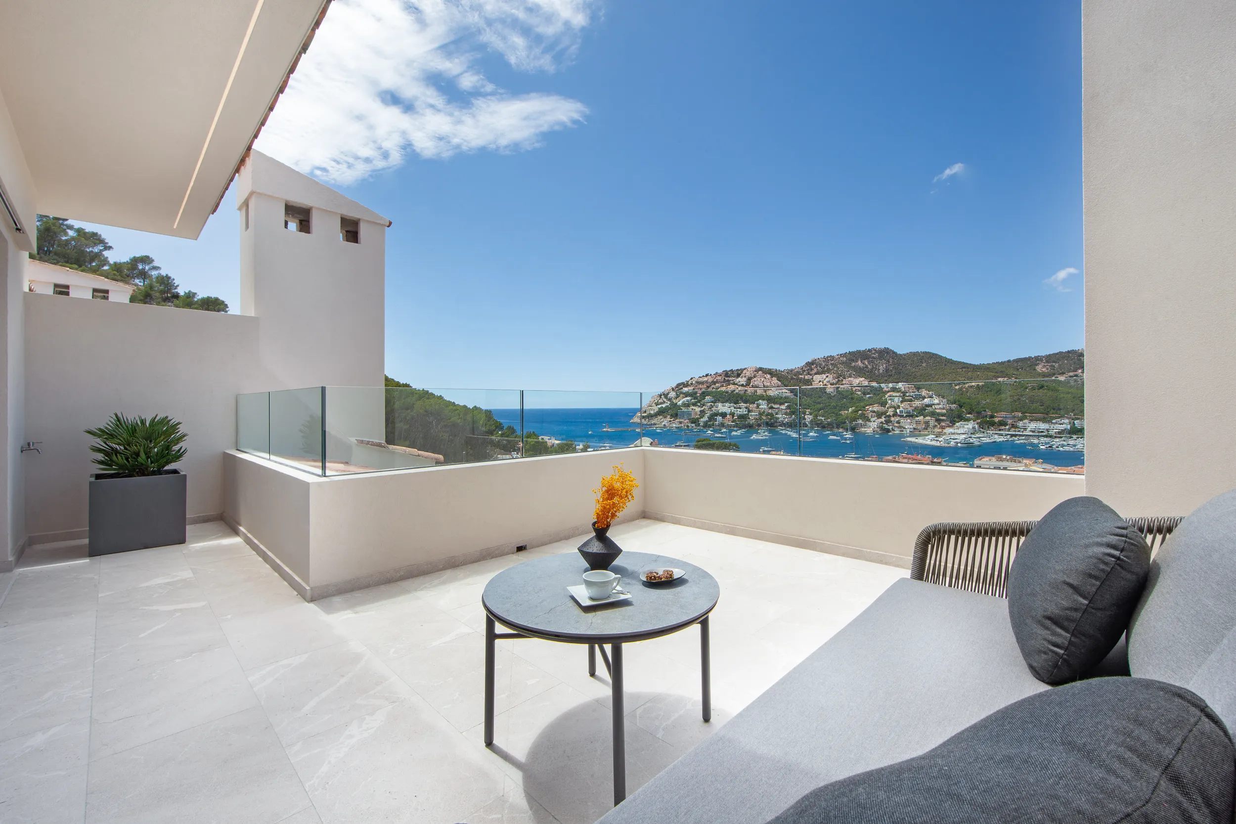 PORT BLANC – Casa adossada moderna amb estil mediterrani-8