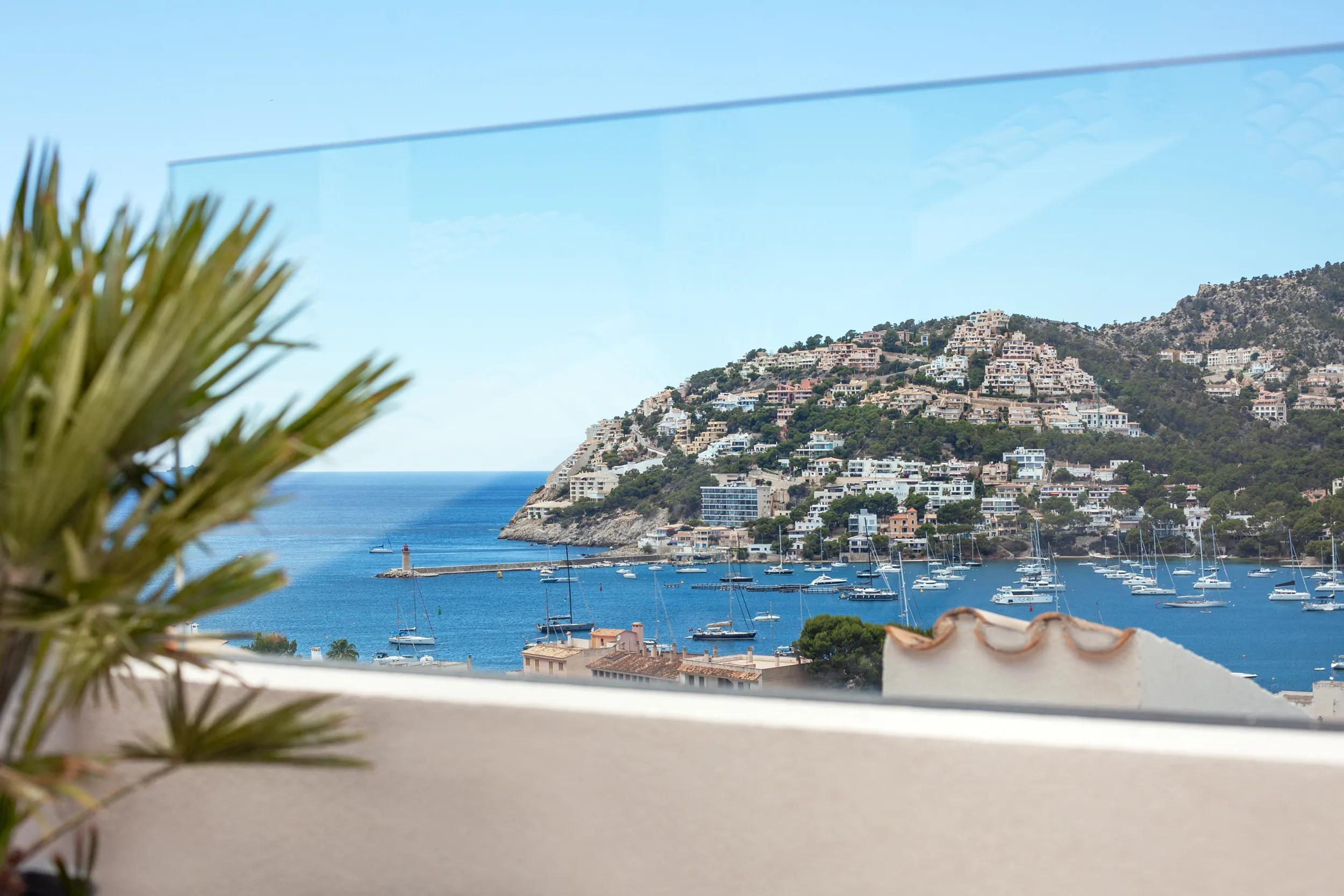 PORT BLANC – Casa adossada moderna amb estil mediterrani-1