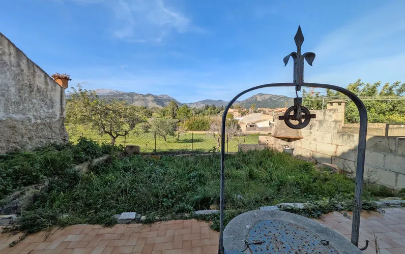 Charming townhouse with garden and mountain views in Moscari