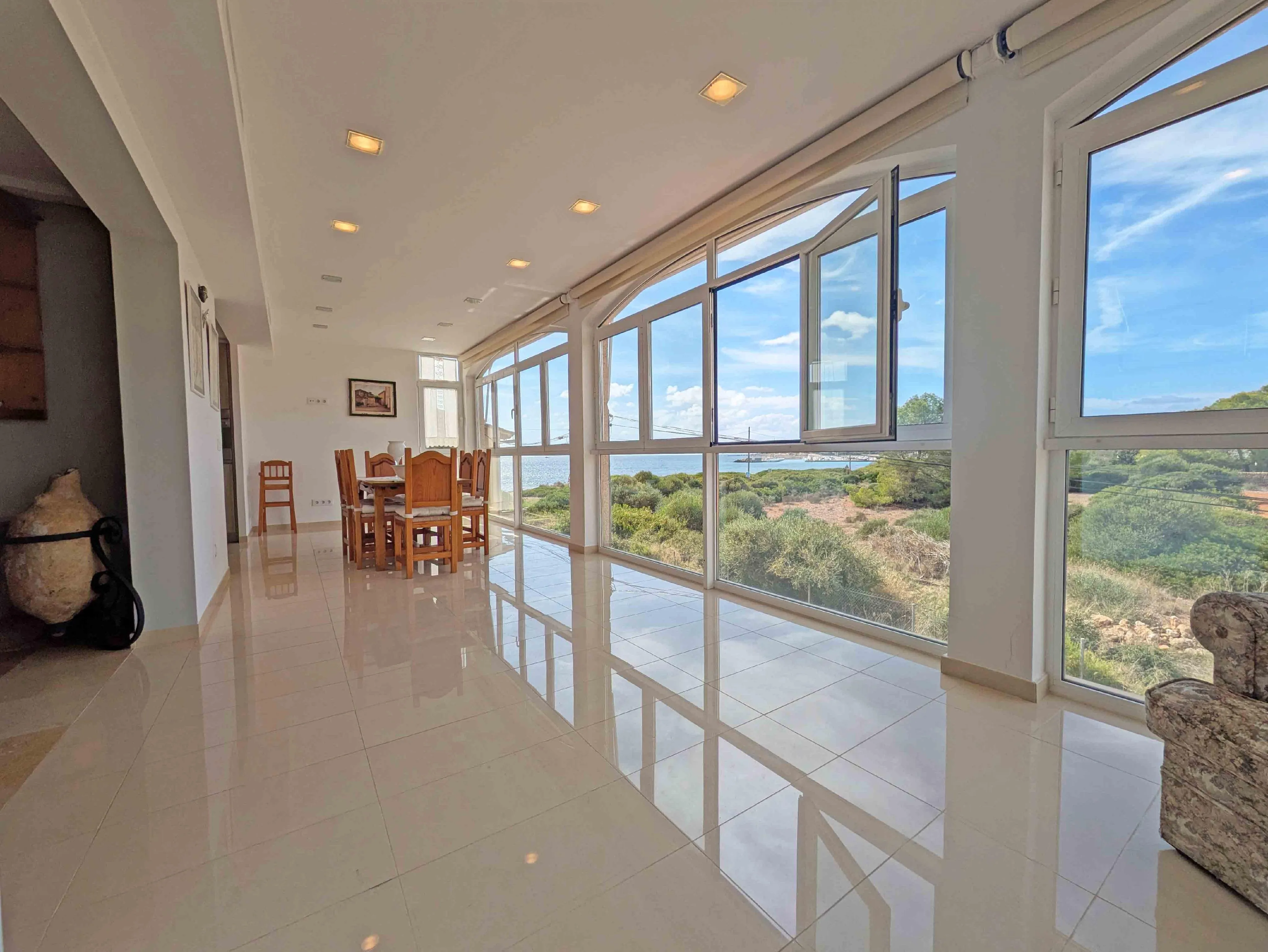 Apartment with sea view and direct beach location in S'Estanyol-2