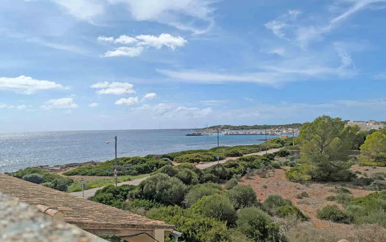 Appartement avec vue sur la mer et situé directement sur la plage à S'Estanyol