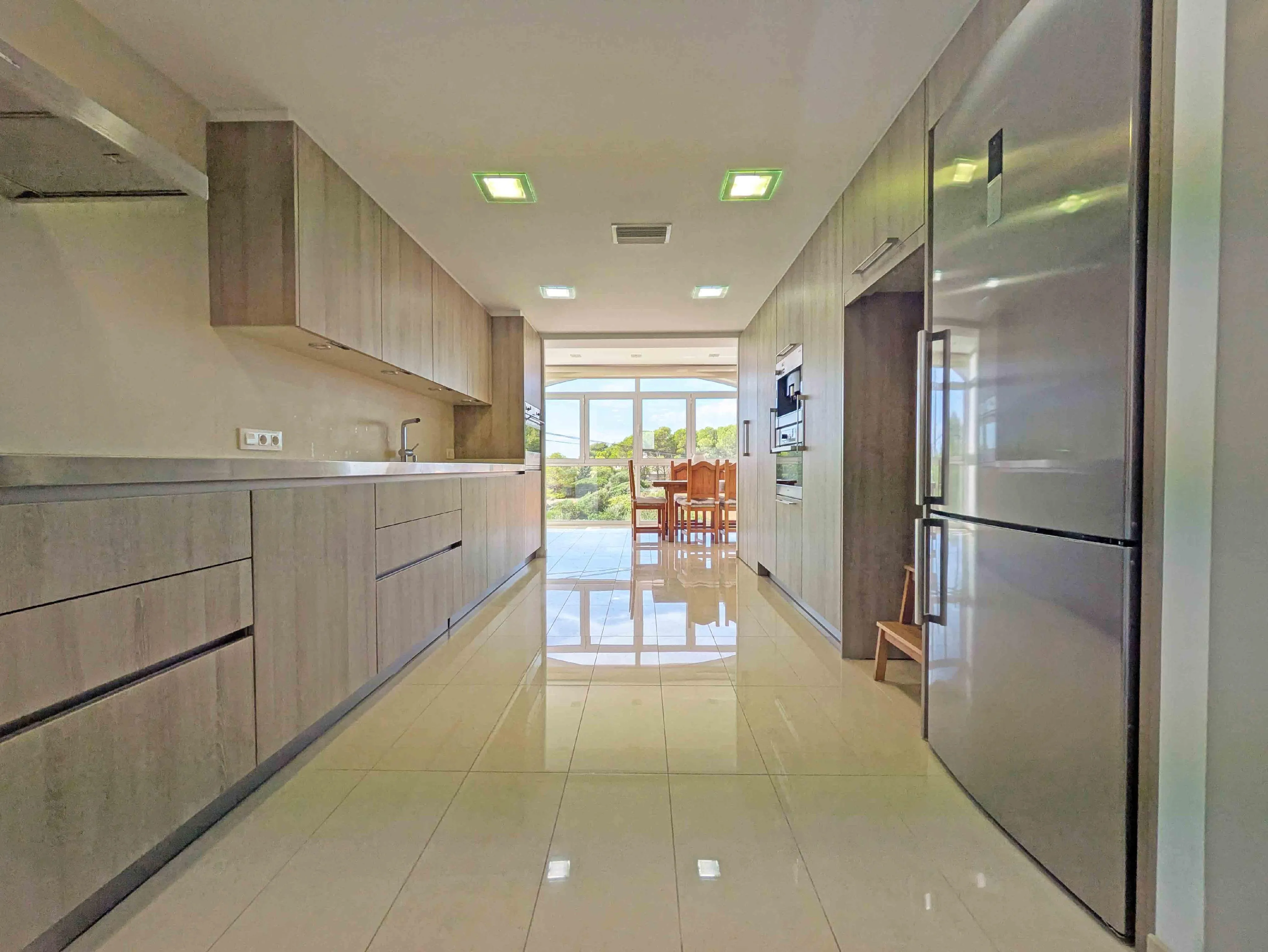 Apartment with sea view and direct beach location in S'Estanyol-4