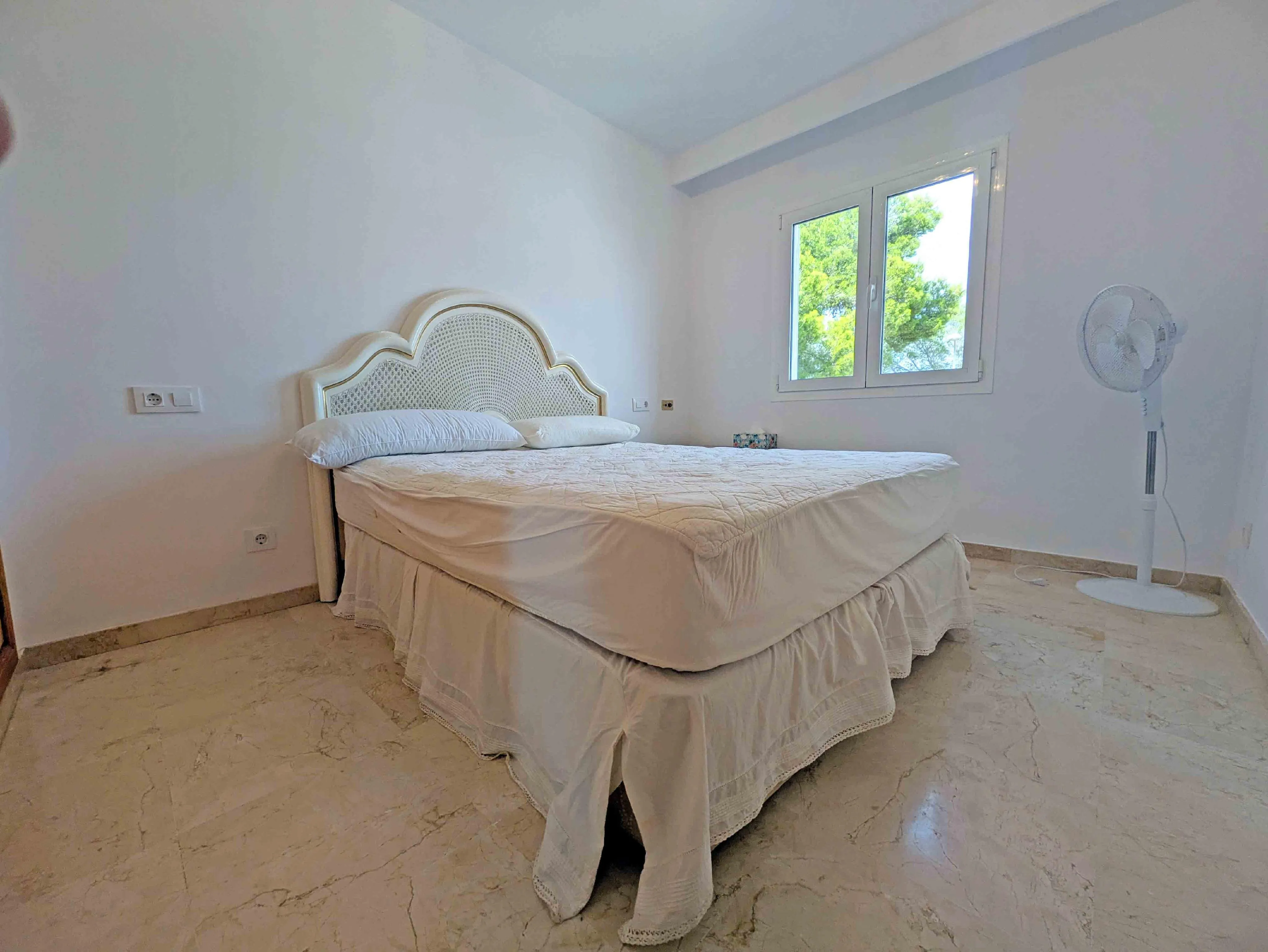 Apartment with sea view and direct beach location in S'Estanyol-14