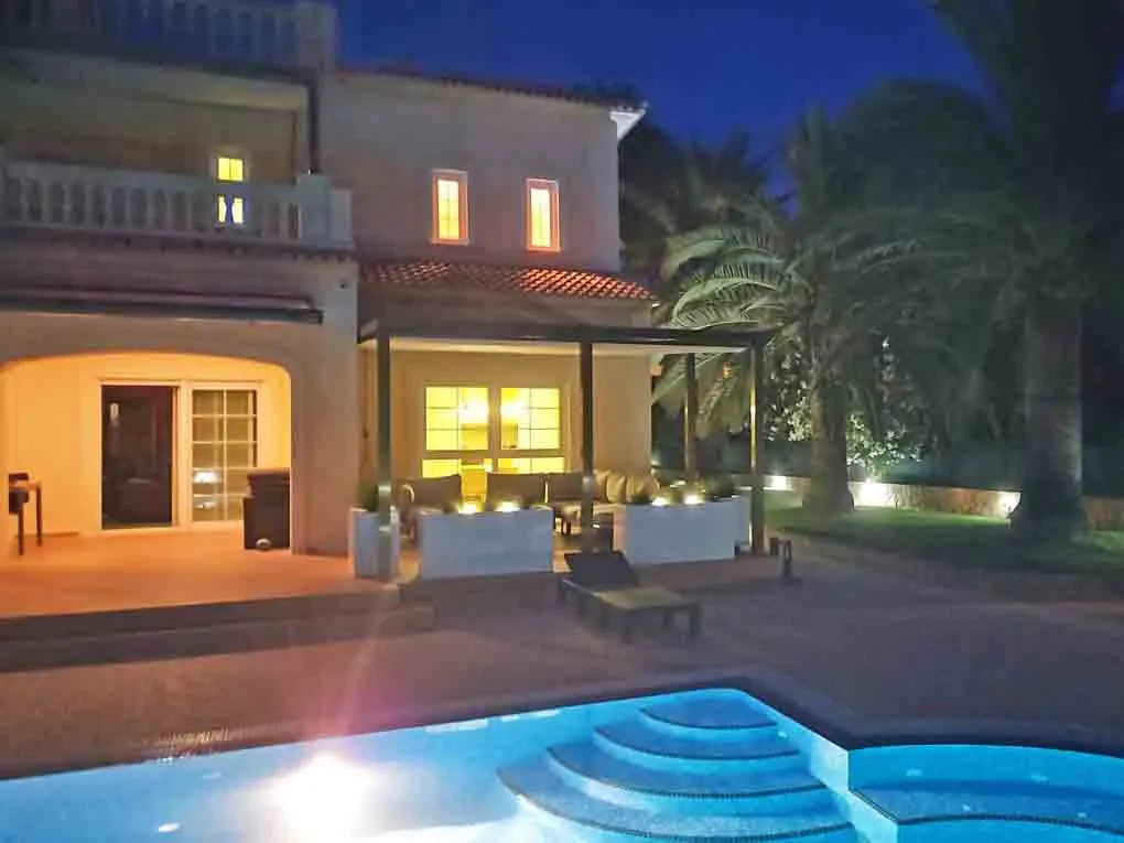 Fantàstic xalet amb vistes al mar i piscina-1