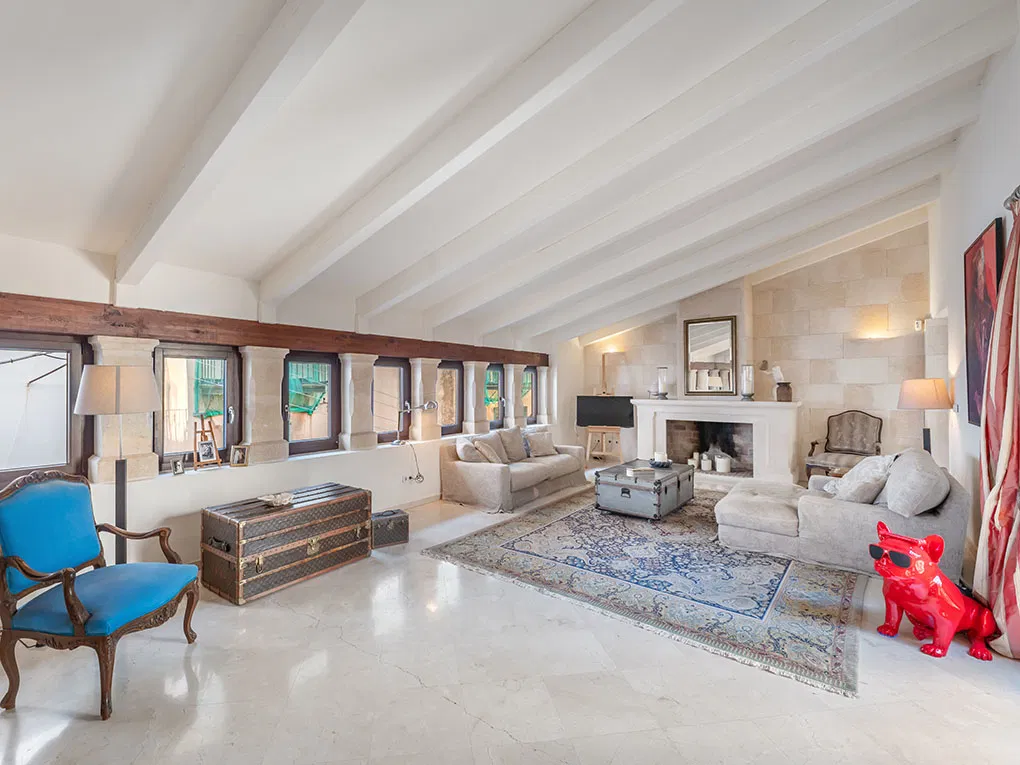 Luxury penthouse with terraces & great views-1