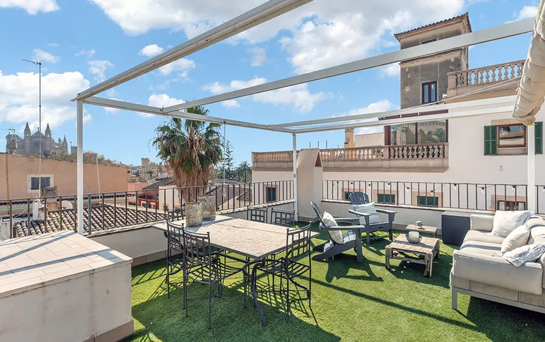 Luxury penthouse with terraces & great views