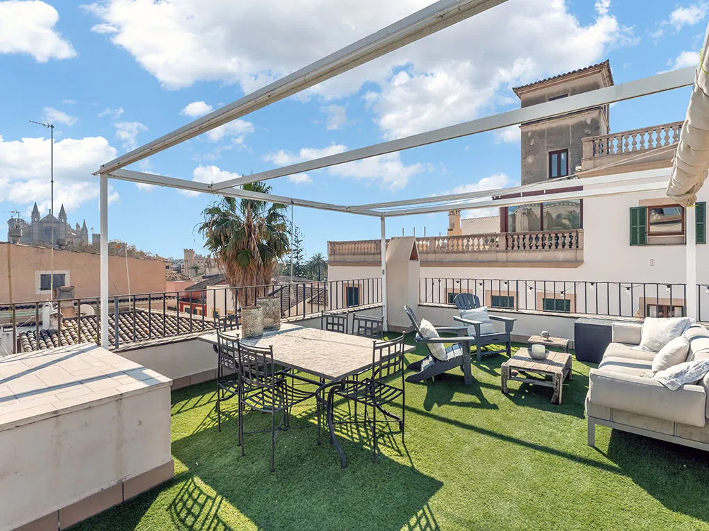 Luxury penthouse with terraces & great views-2