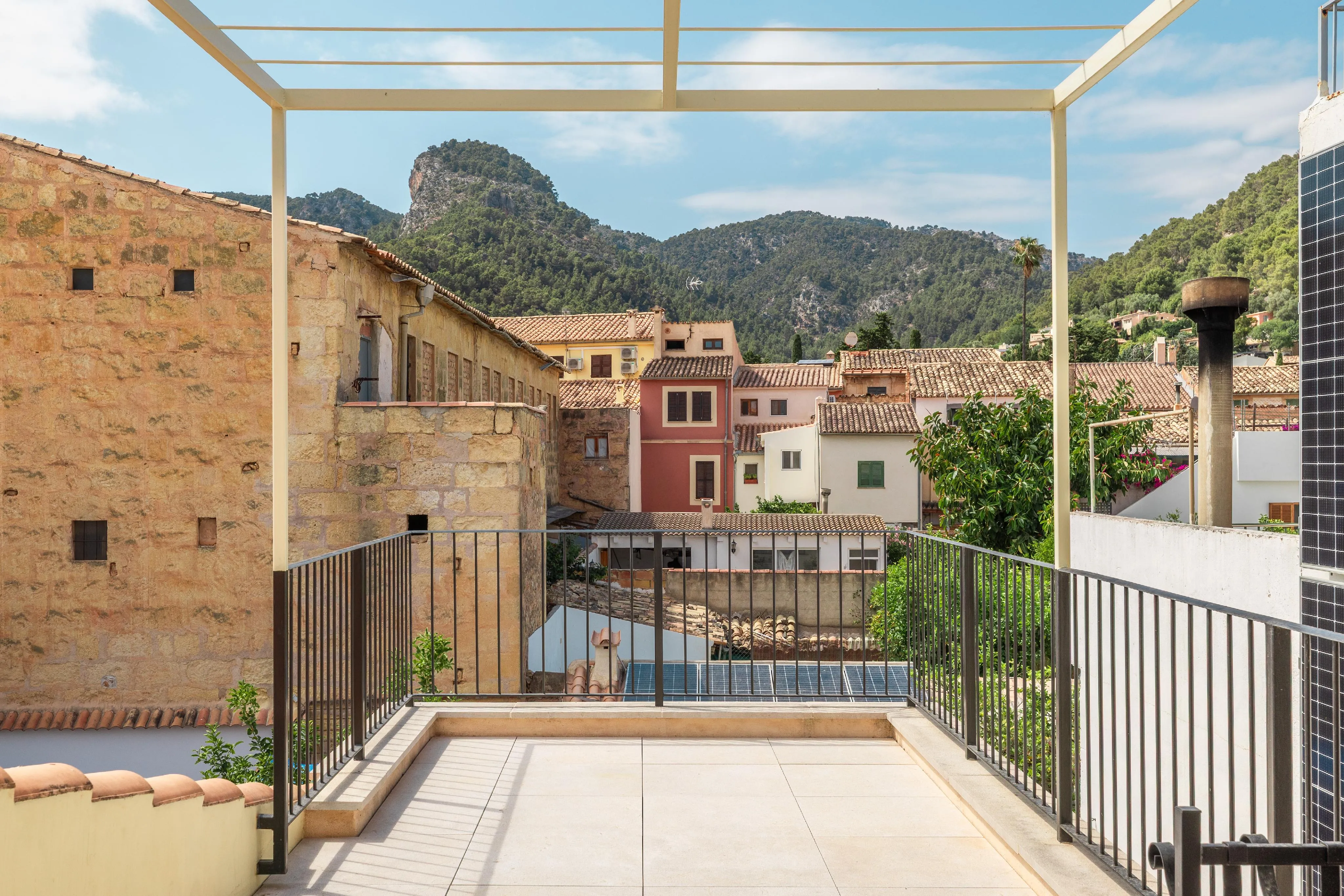 Exclusive  townhouse in Alaró with pool and breathtaking mountain views-11