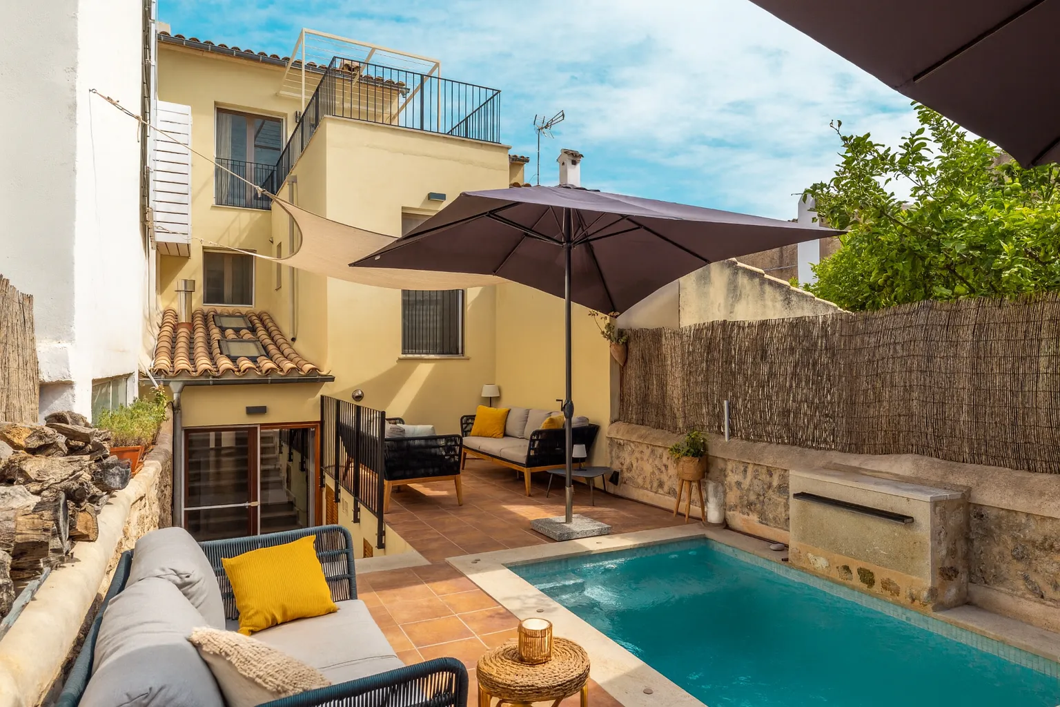 Exclusive  townhouse in Alaró with pool and breathtaking mountain views-10