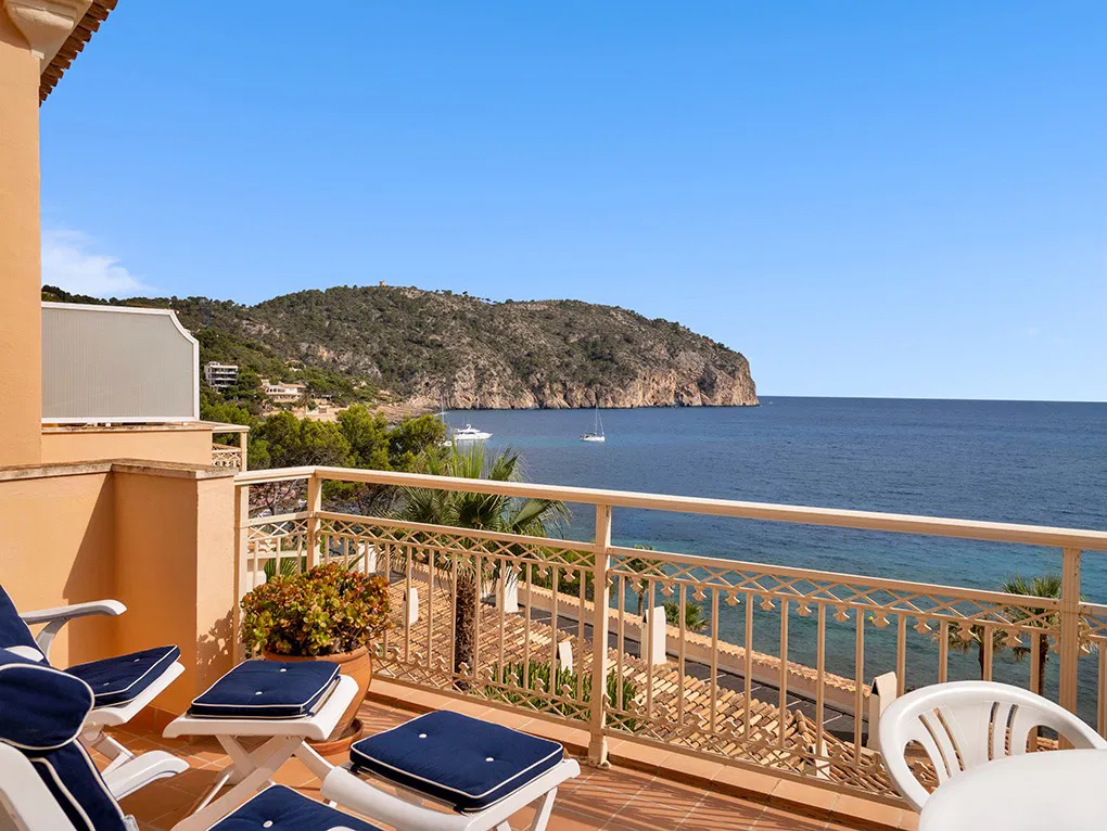 Sea view apartment in Camp de Mar-1