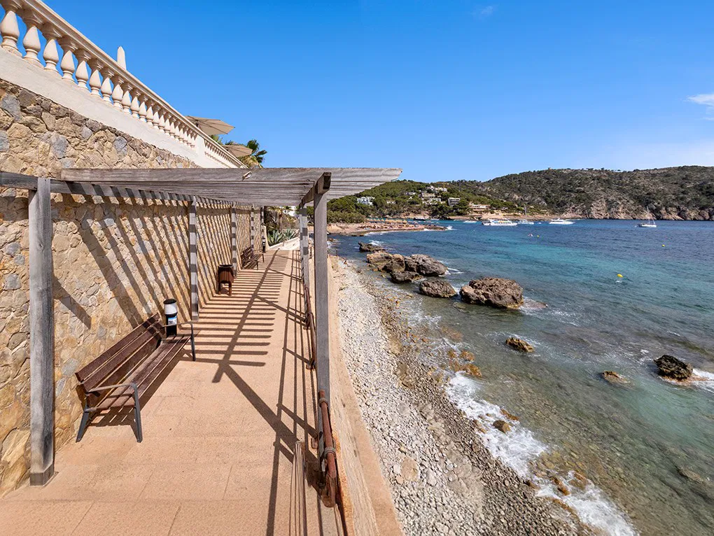 Sea view apartment in Camp de Mar-13