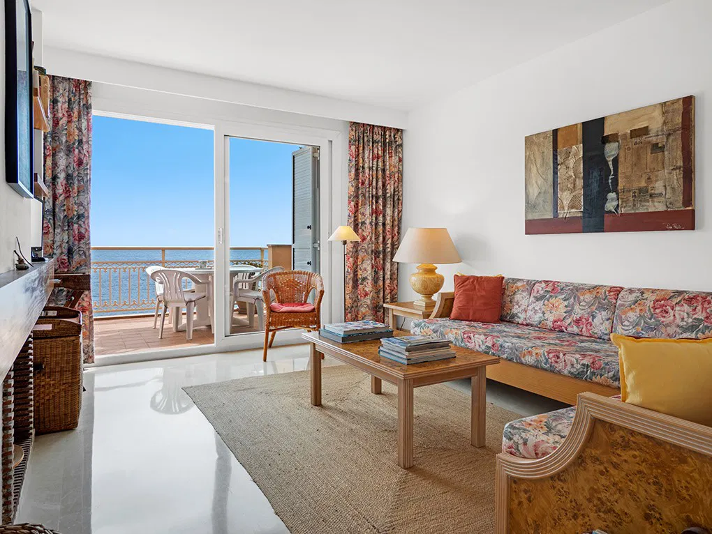 Sea view apartment in Camp de Mar-2