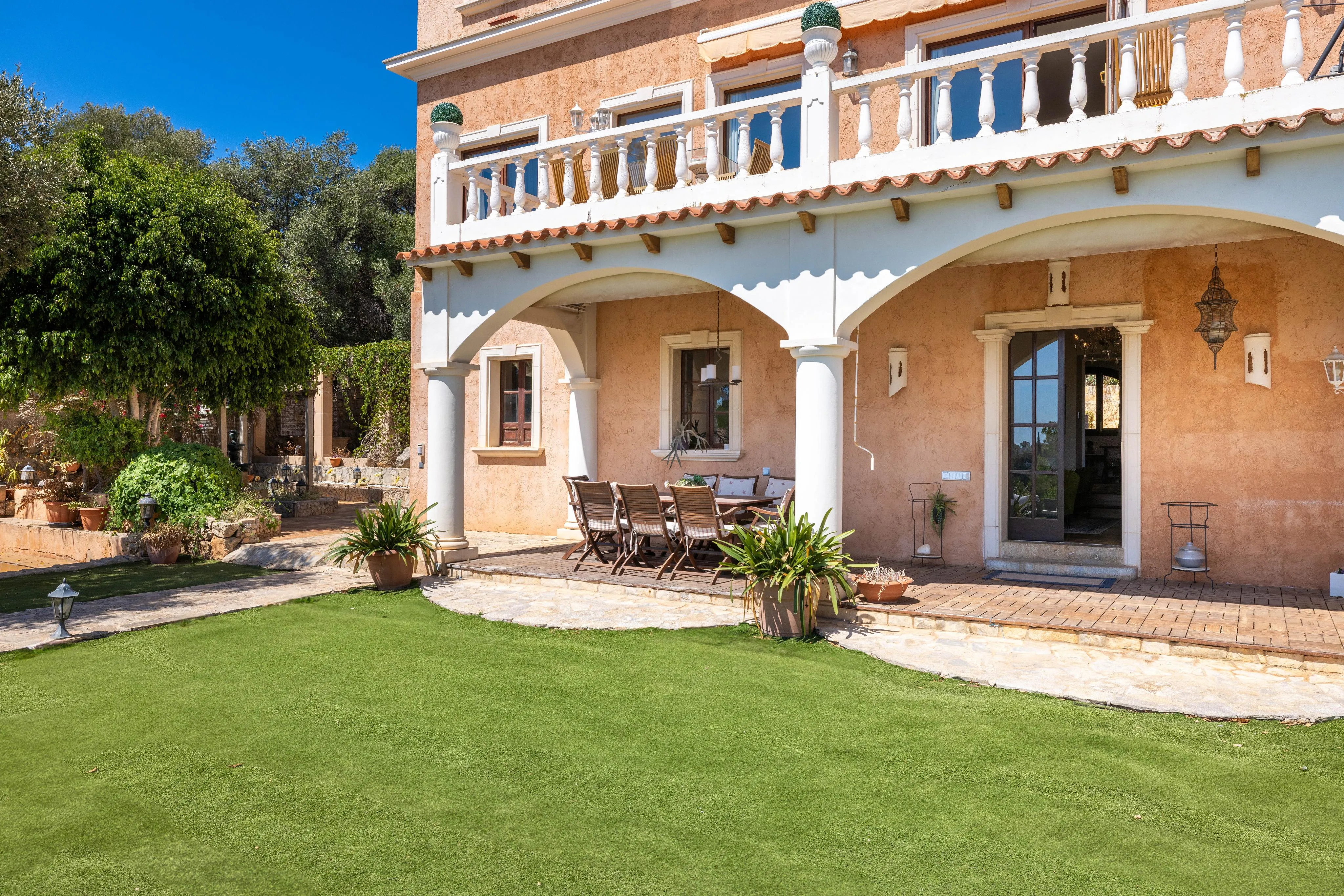 Exklusive mediterrane Villa mit viel Potenzial in Genova-5