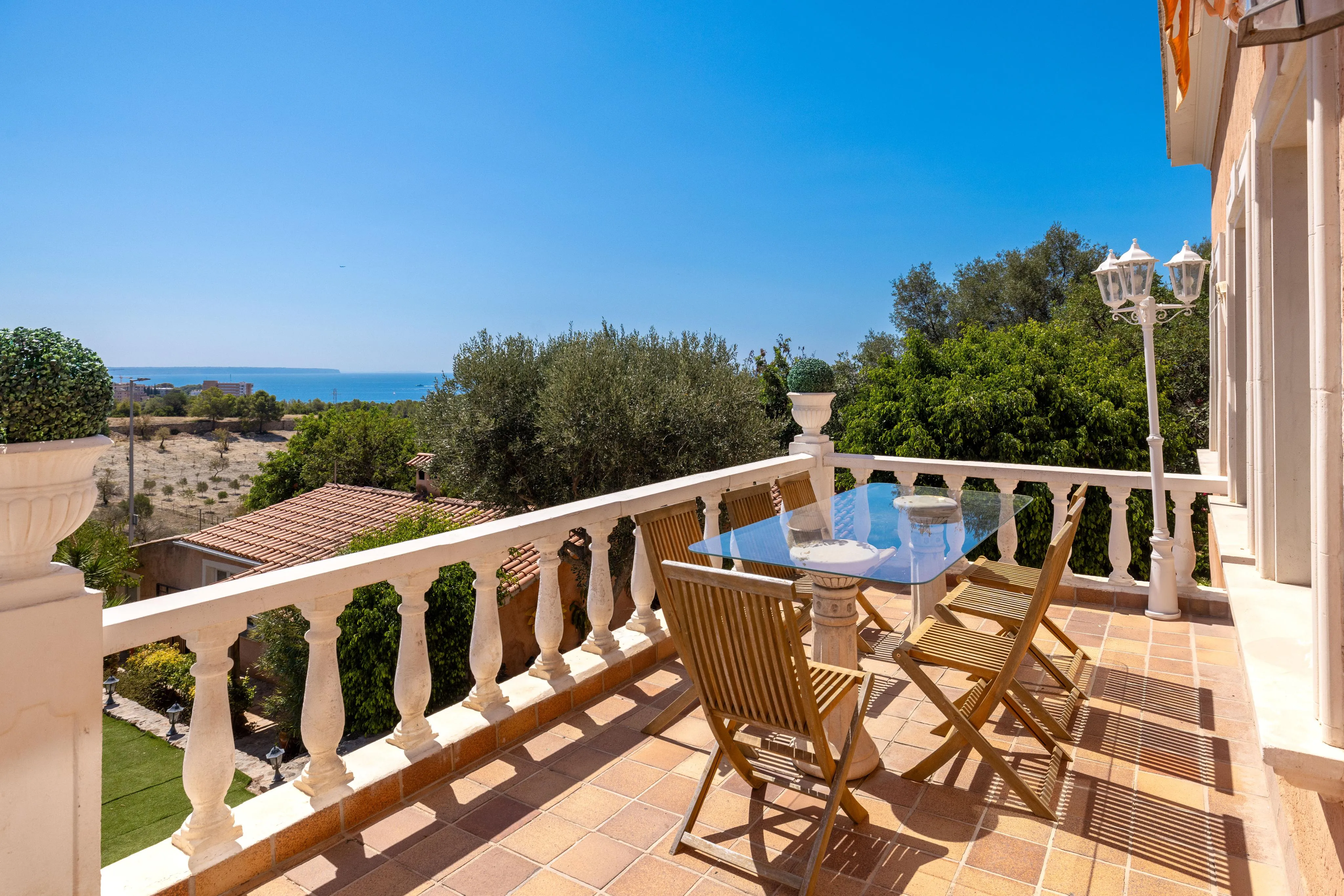 Exklusive mediterrane Villa mit viel Potenzial in Genova-14