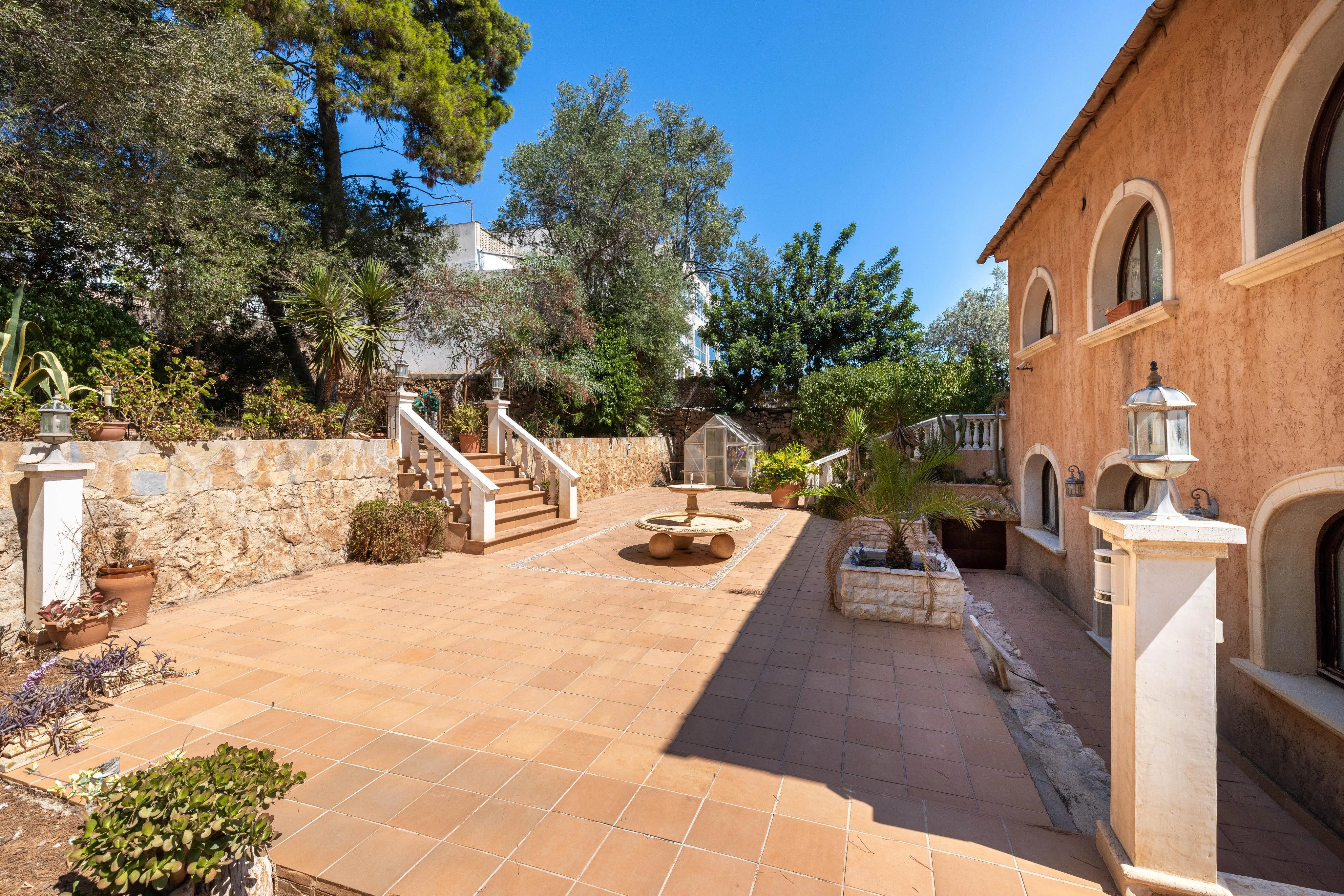 Exklusive mediterrane Villa mit viel Potenzial in Genova-3