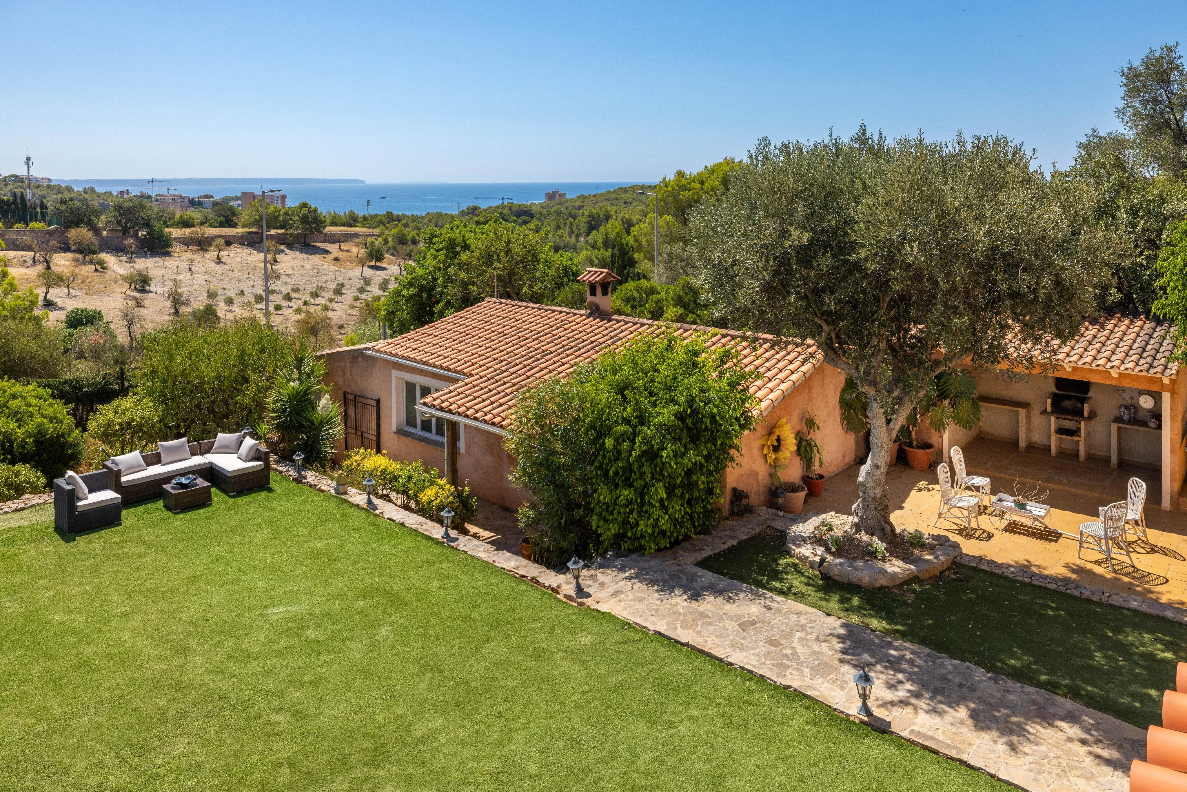 Exklusive mediterrane Villa mit viel Potenzial in Genova-22