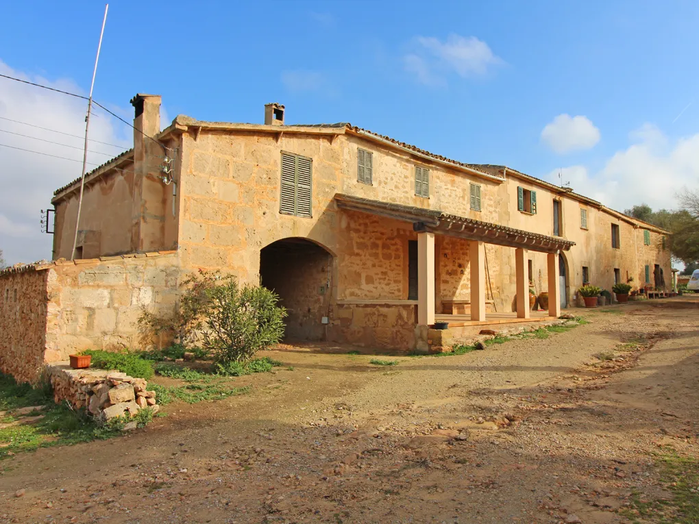Te renoveren landhuis in Llucmajor-1