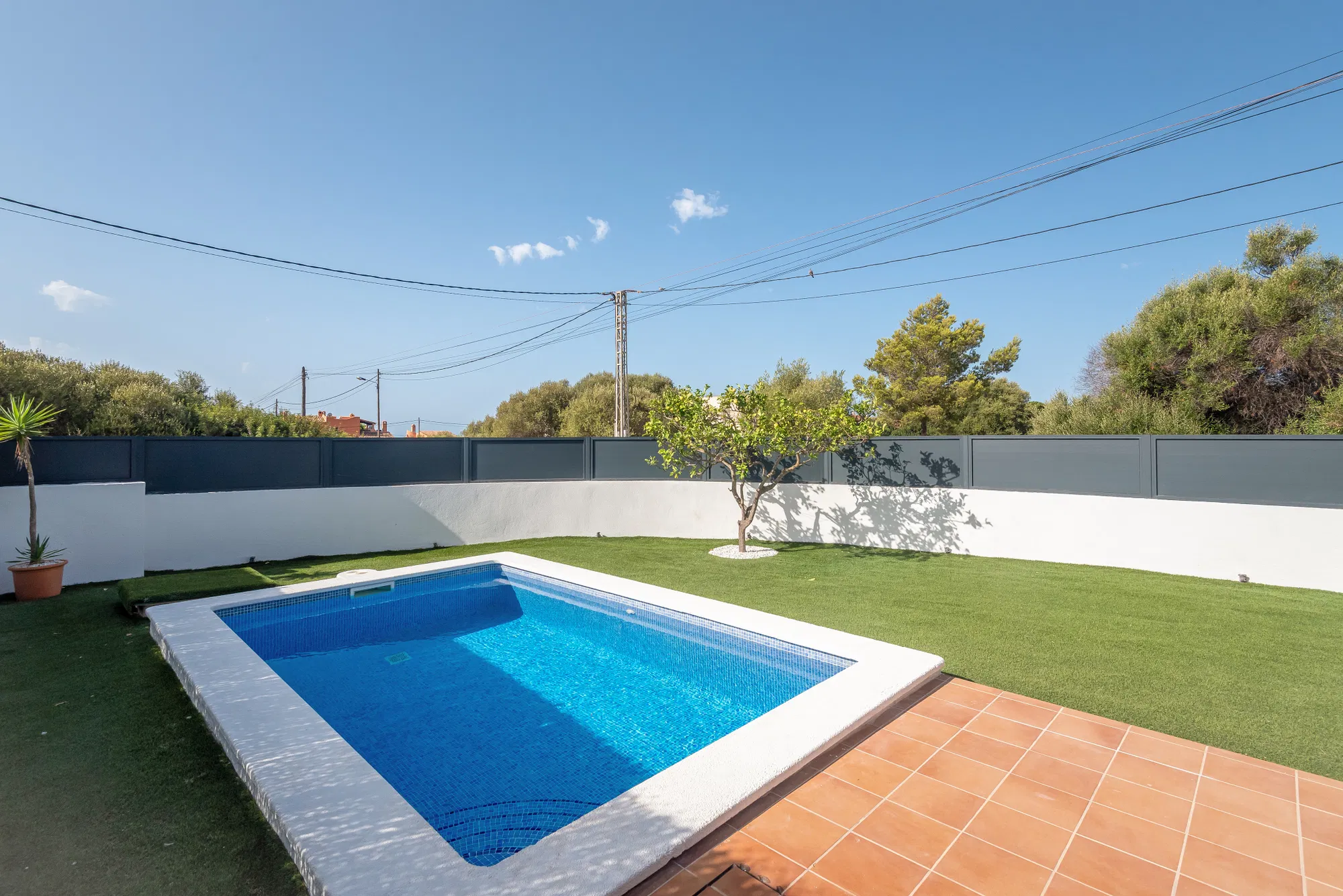 Casa adossada mediterrània amb piscina i certificat ETV-17