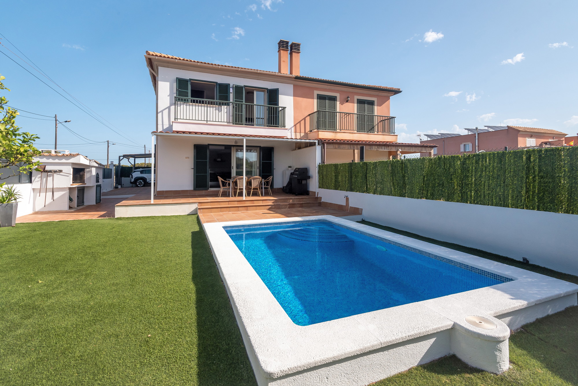 Casa adossada mediterrània amb piscina i certificat ETV-16