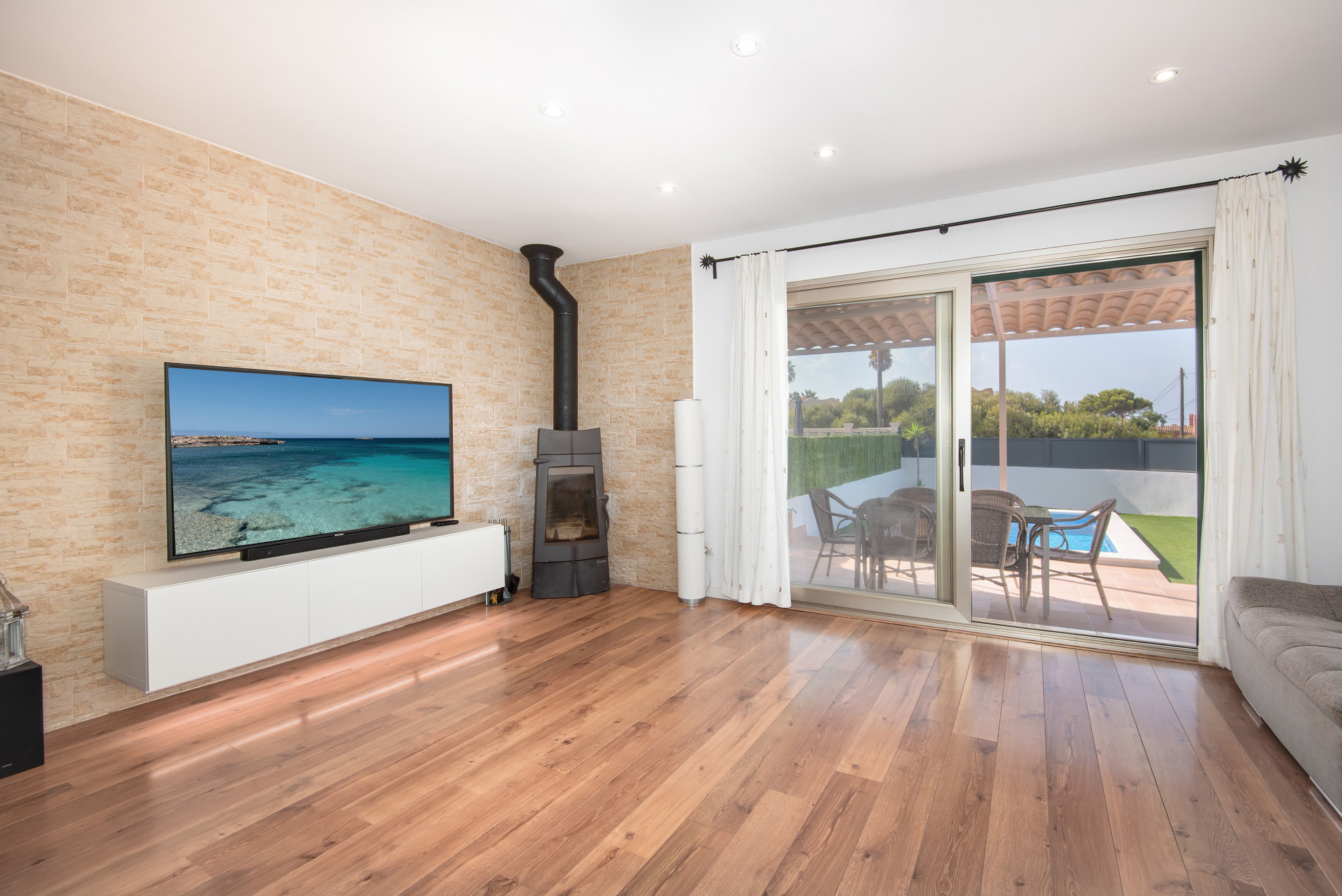 Casa adossada mediterrània amb piscina i certificat ETV-4