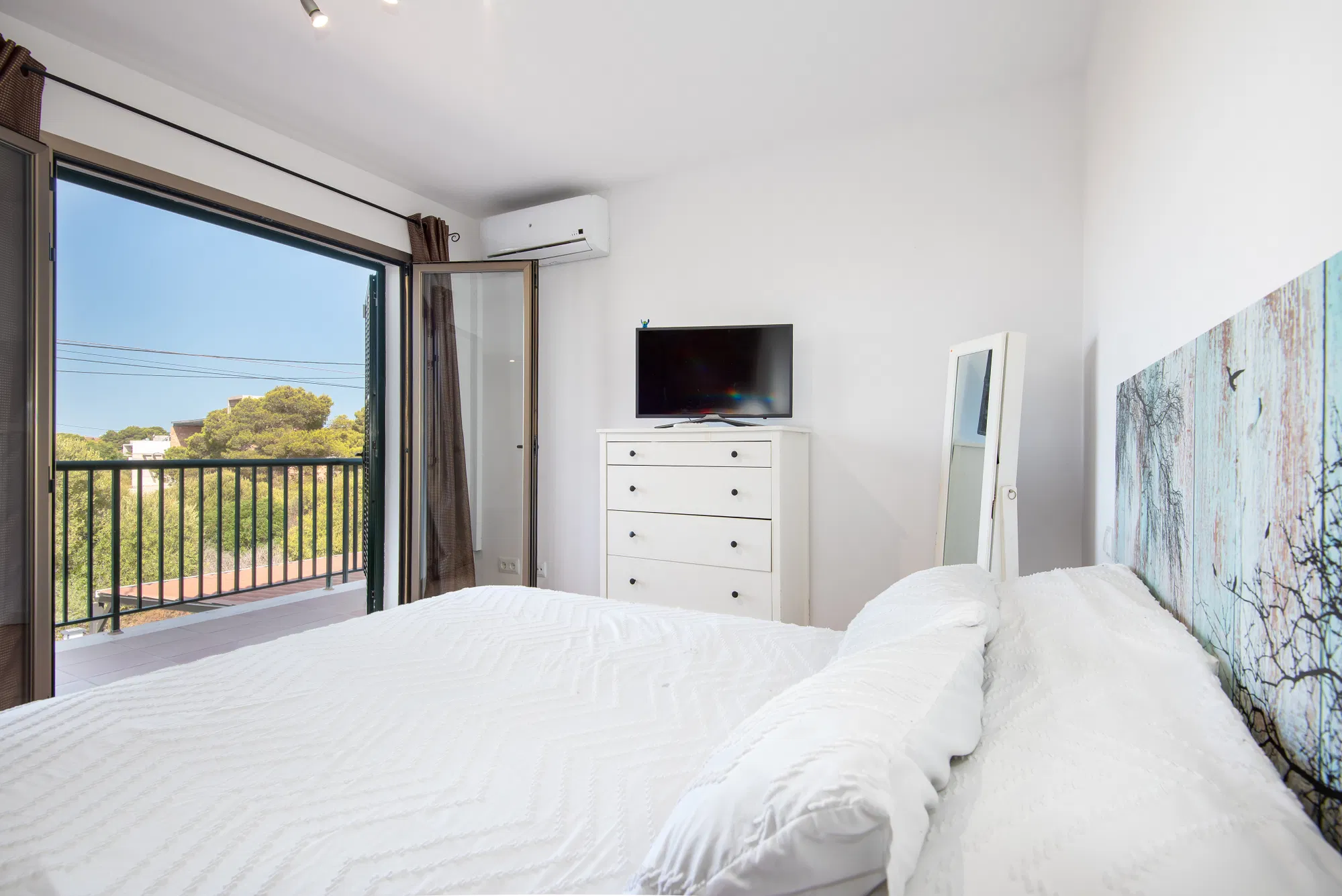 Casa adossada mediterrània amb piscina i certificat ETV-9