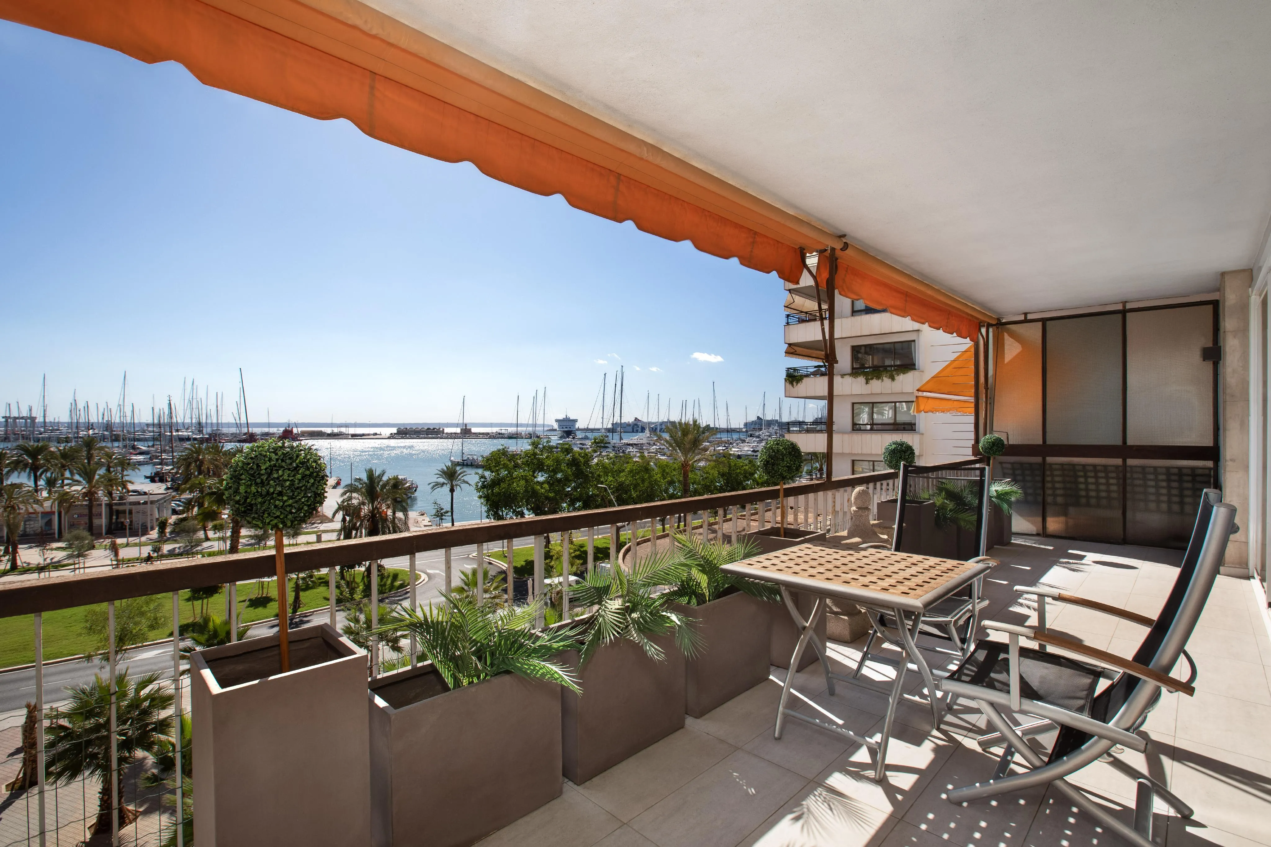 Appartement spacieux et lumineux avec une excellente vue sur le front de mer-15