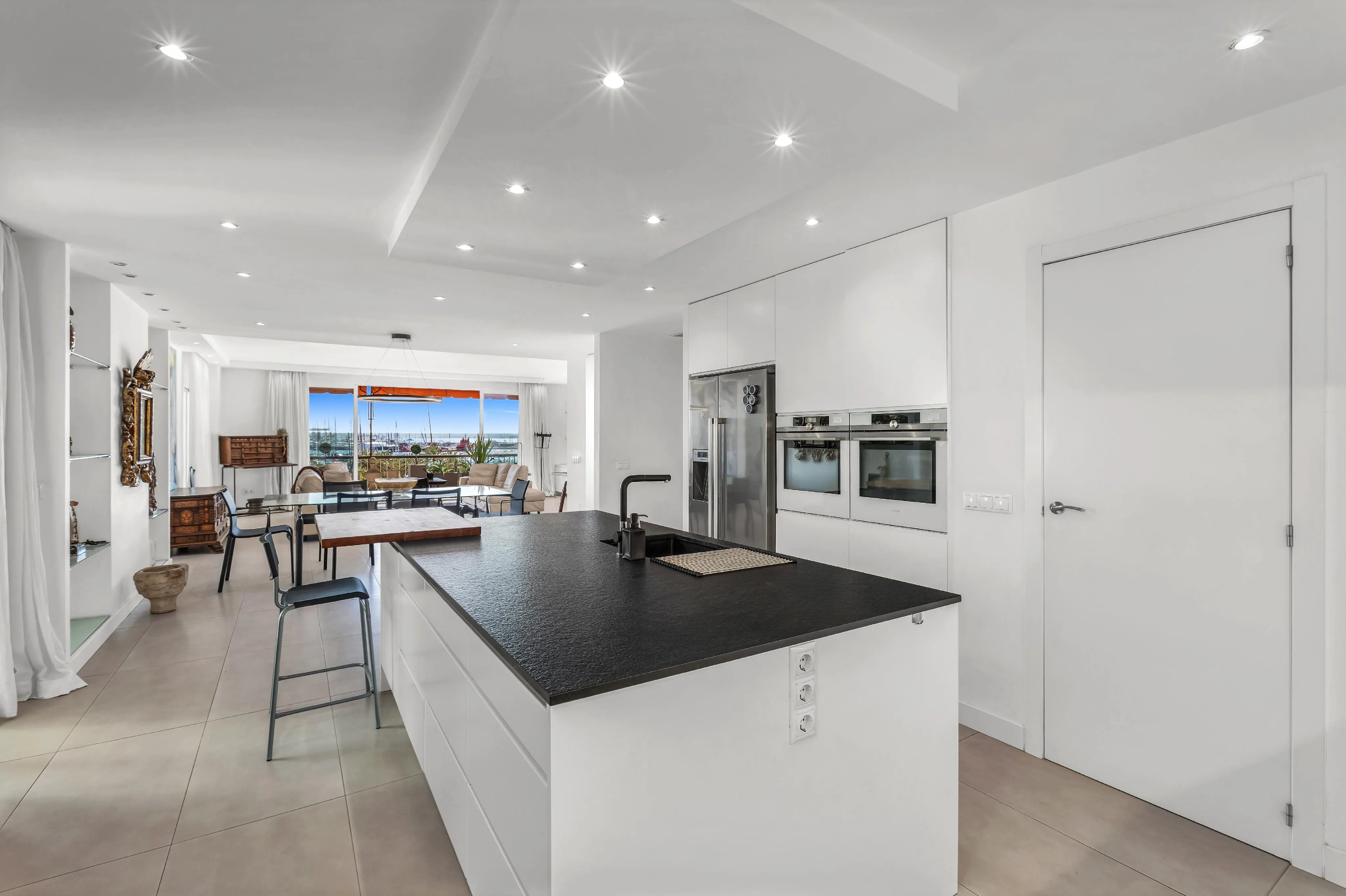 Appartement spacieux et lumineux avec une excellente vue sur le front de mer-6