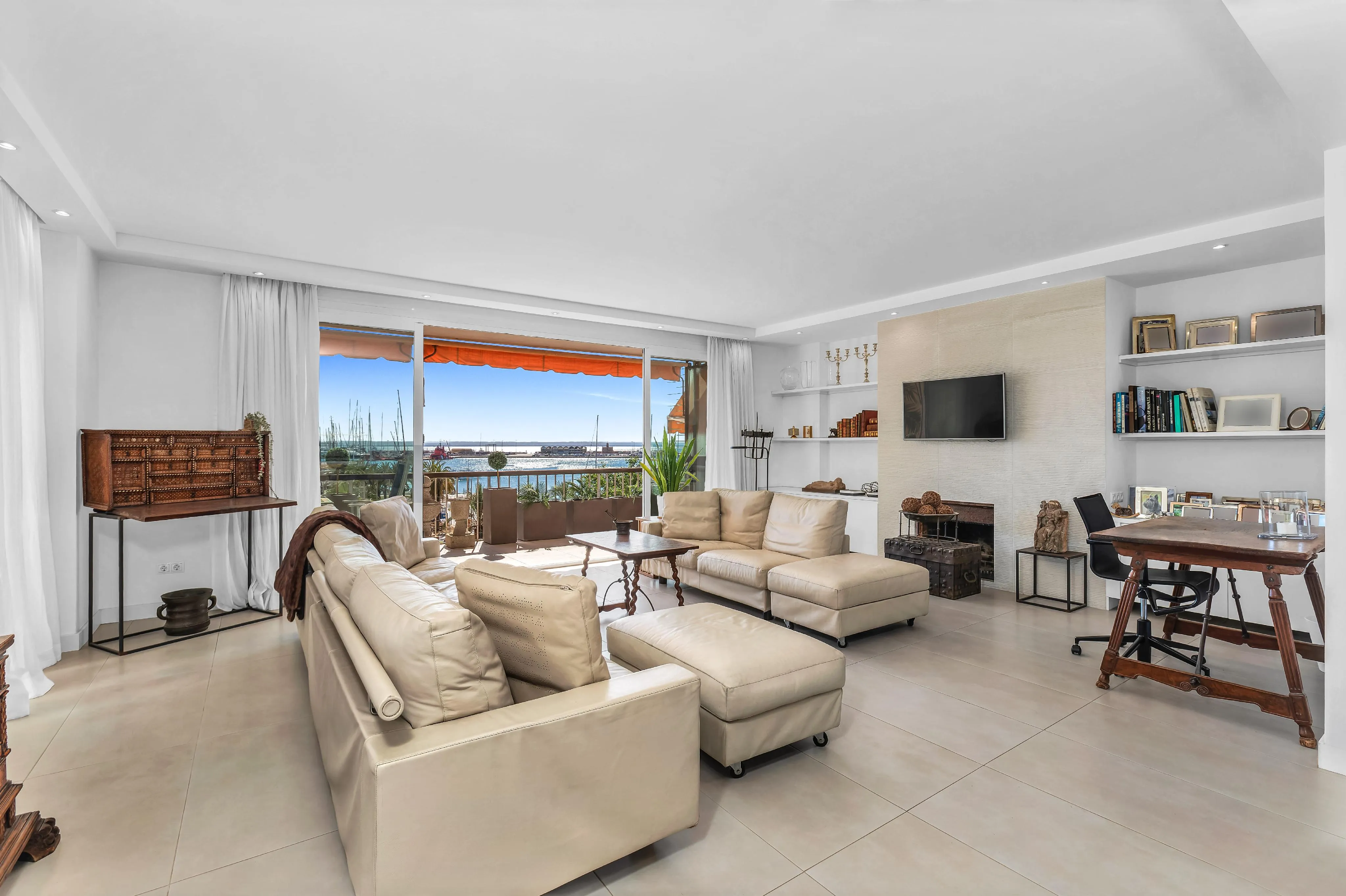 Appartement spacieux et lumineux avec une excellente vue sur le front de mer-4