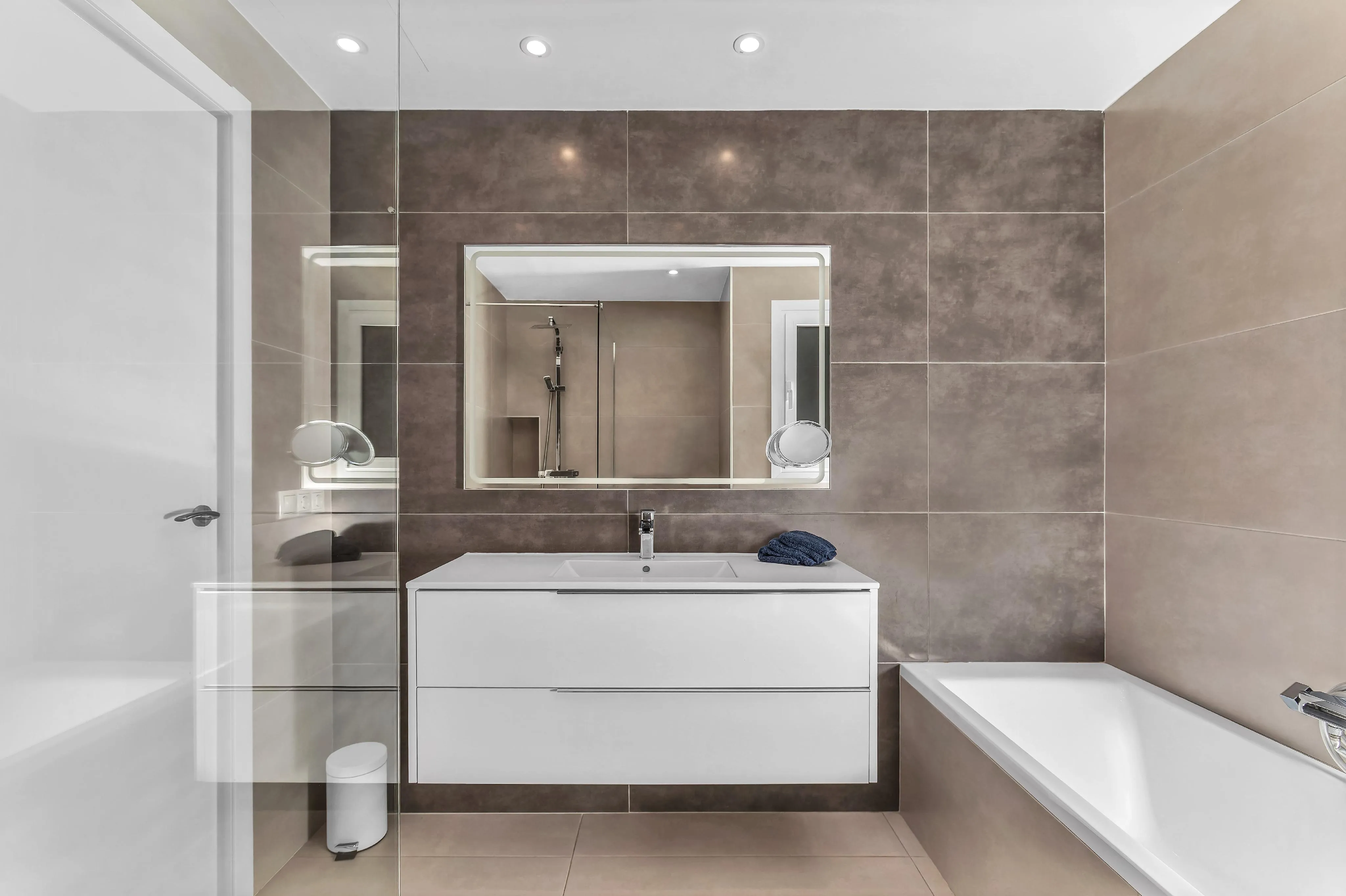 Appartement spacieux et lumineux avec une excellente vue sur le front de mer-14