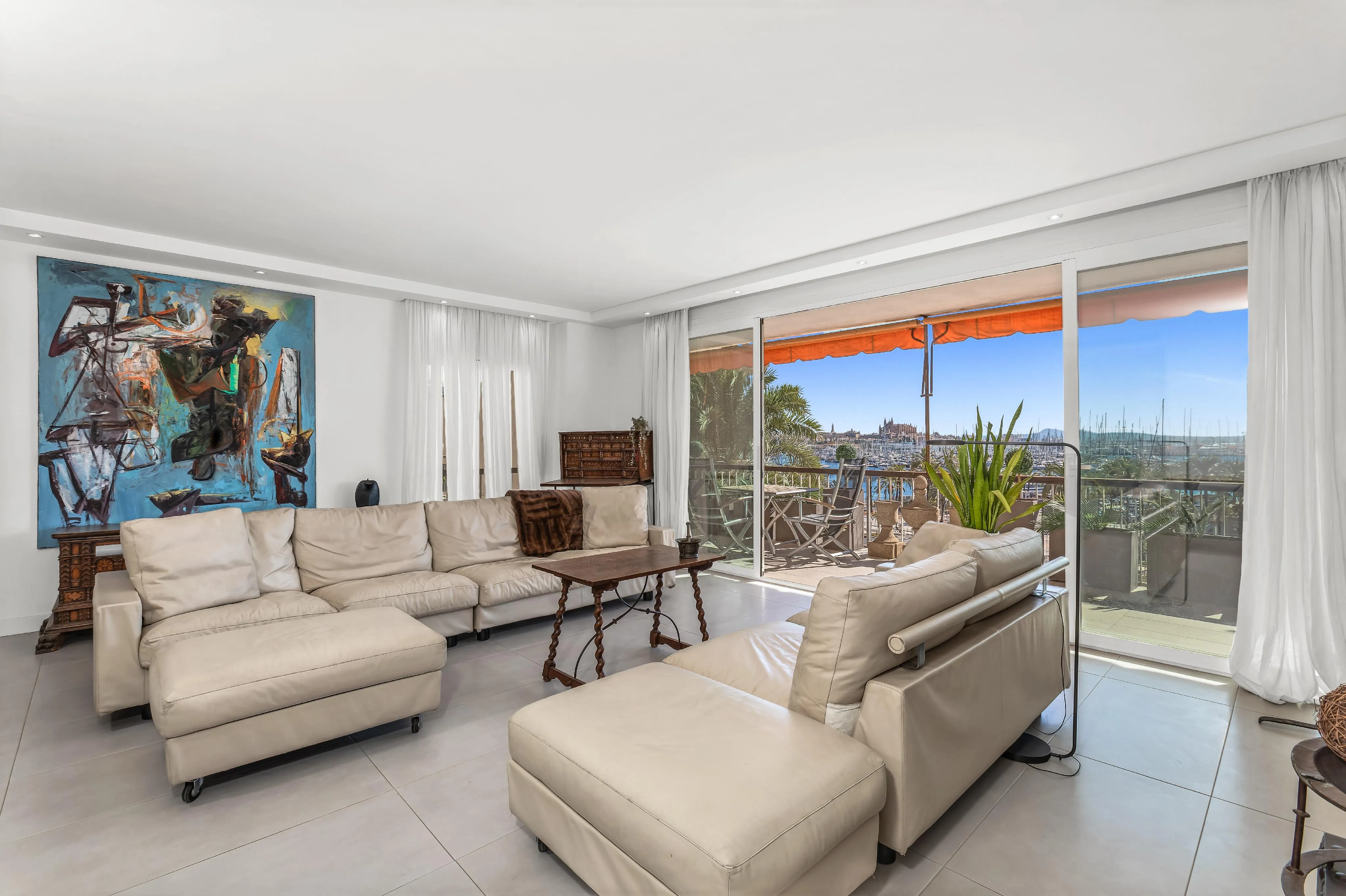 Appartement spacieux et lumineux avec une excellente vue sur le front de mer-3