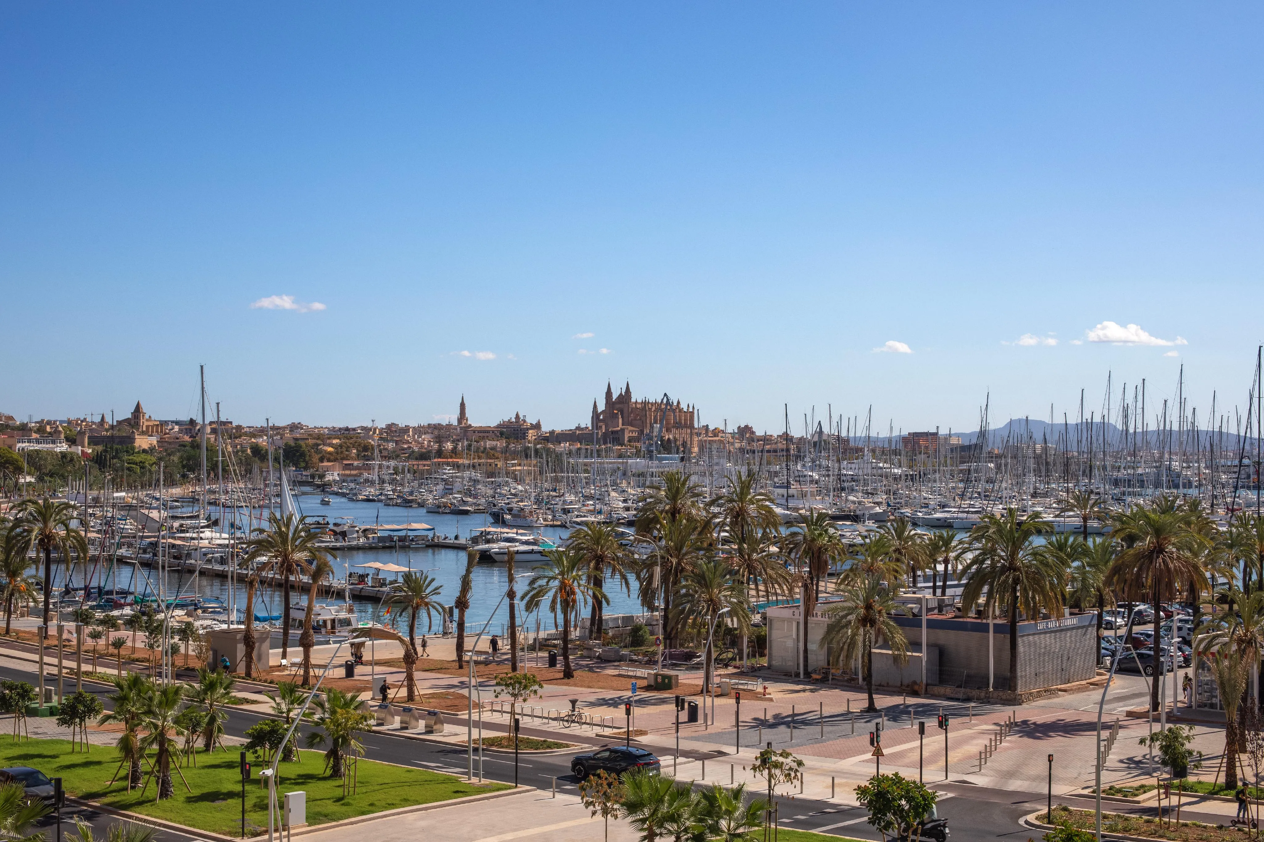 Ruim en licht appartement met uitstekend uitzicht op de strandboulevard-1