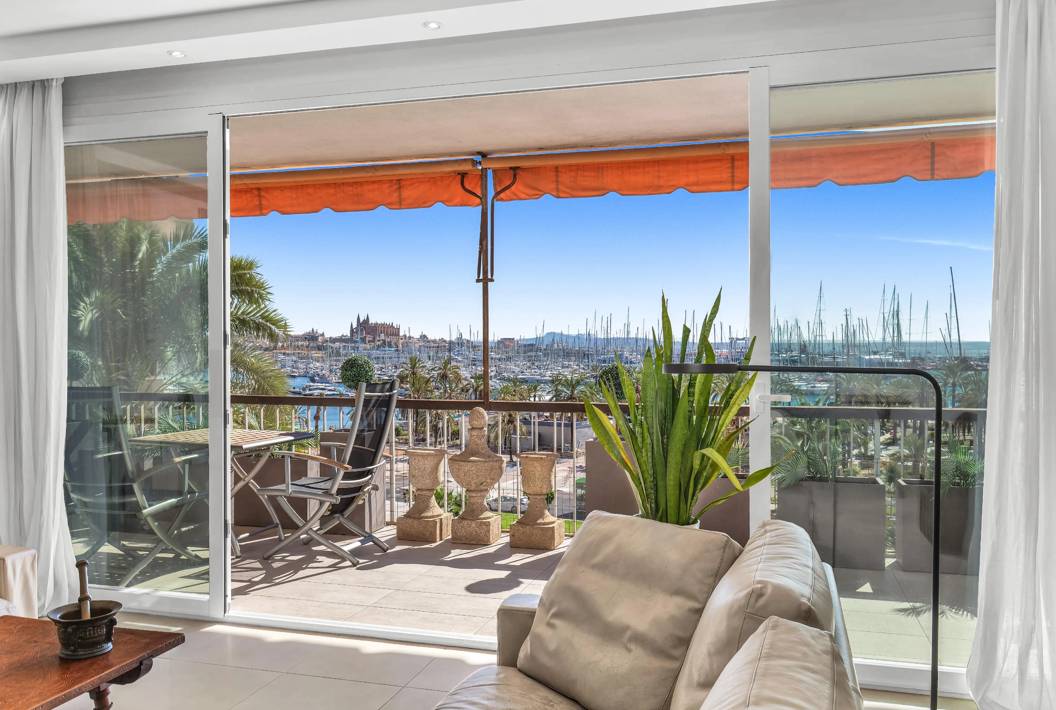 Appartement spacieux et lumineux avec une excellente vue sur le front de mer-2